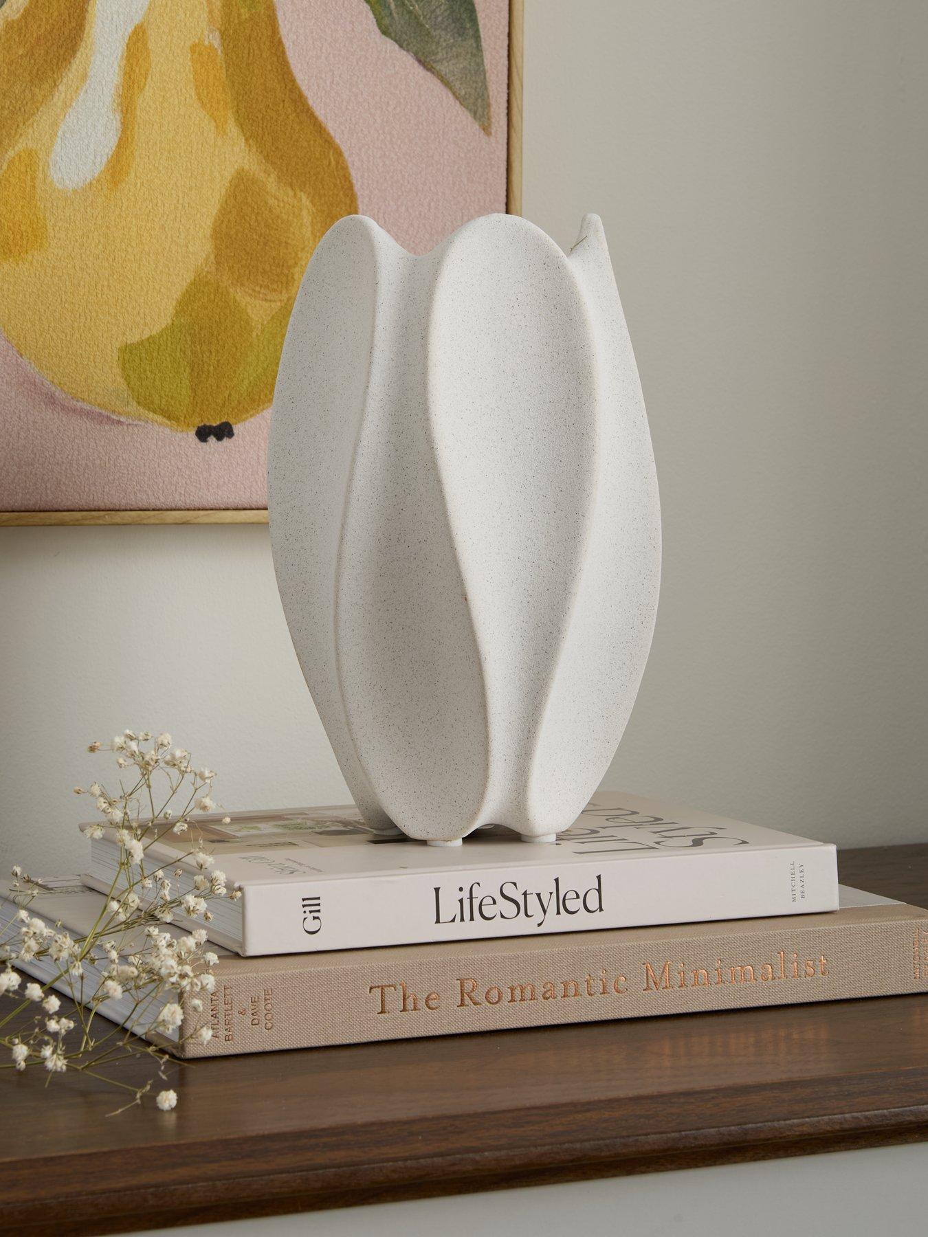 the-very-collection-curved-vase