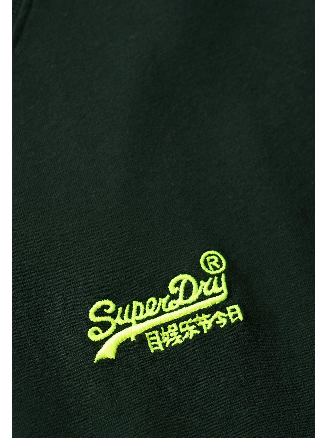 superdry-essential-logo-embroidered-t-shirt--dark-greenoutfit