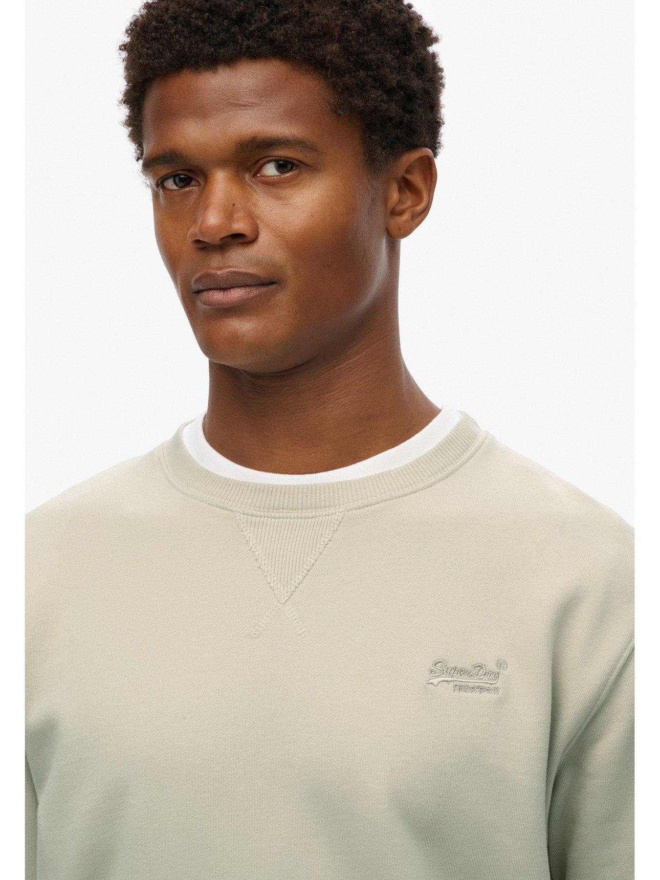 superdry-essential-logo-crew-sweat-beigeoutfit
