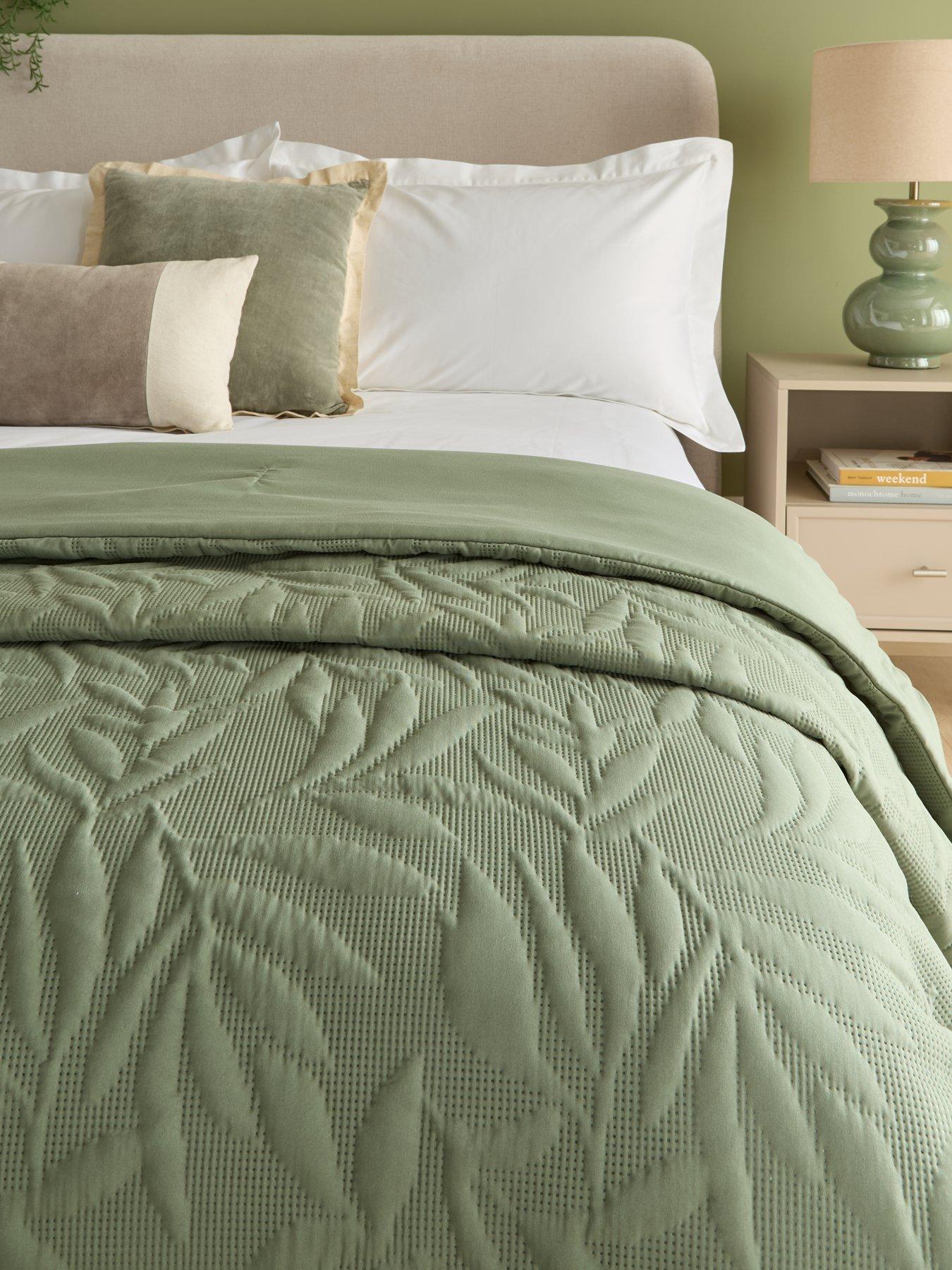 Image 3 of 5 of The Very Collection Leaf Pinsonic Bedspread 240x260cm
