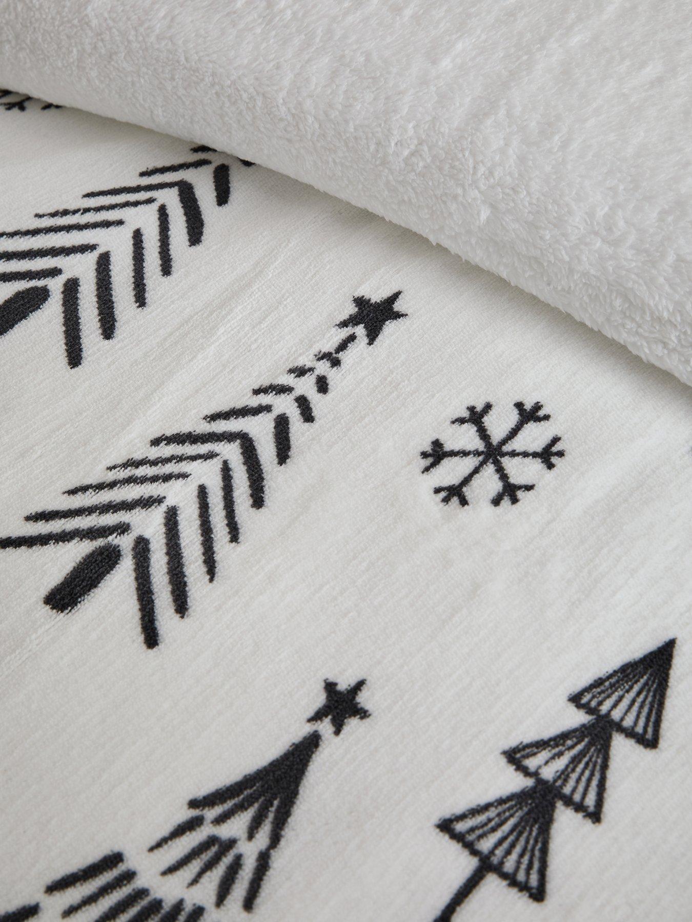Image 5 of 5 of The Very Collection Scandi Tree Mono Printed Fleece Christmas Duvet Cover&nbsp;Set