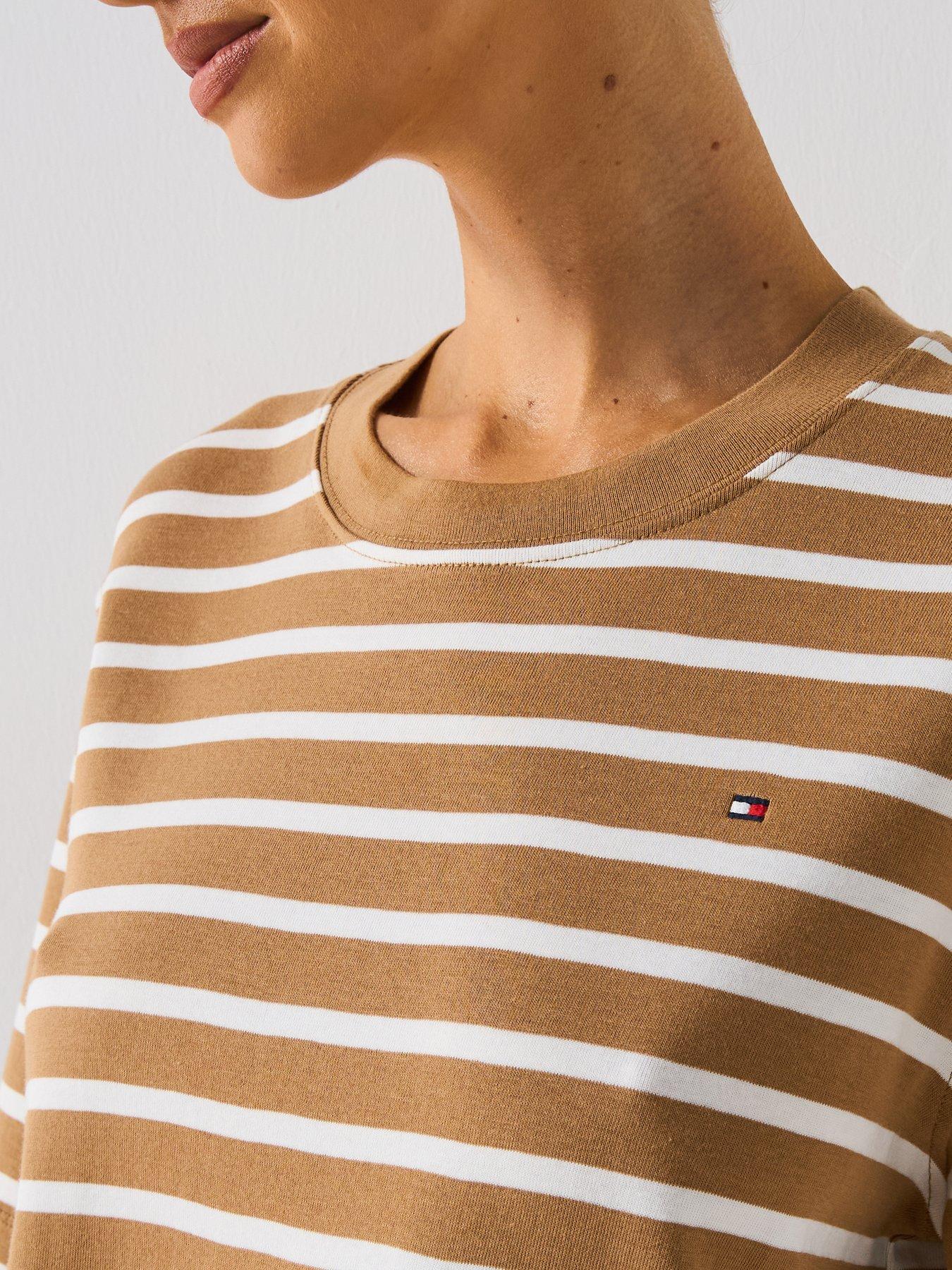 tommy-hilfiger-modern-cody-tee-brownoutfit