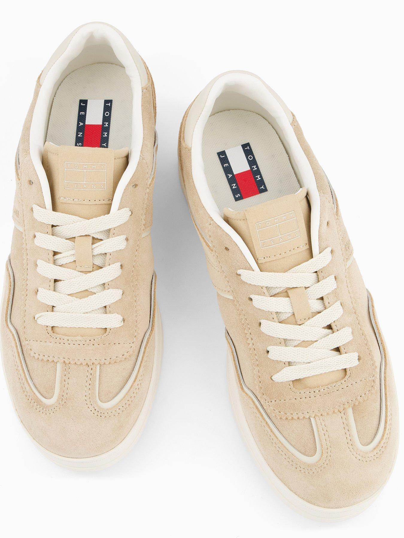 Image 3 of 7 of Tommy Jeans Greenwich Sneaker - Gold