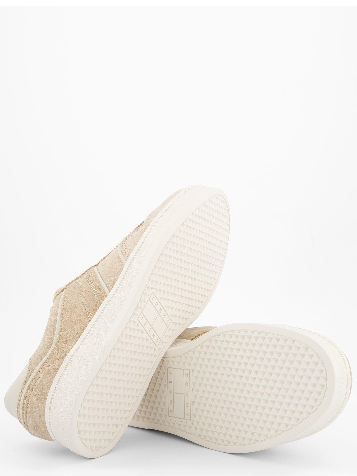 Image 4 of 7 of Tommy Jeans Greenwich Sneaker - Gold