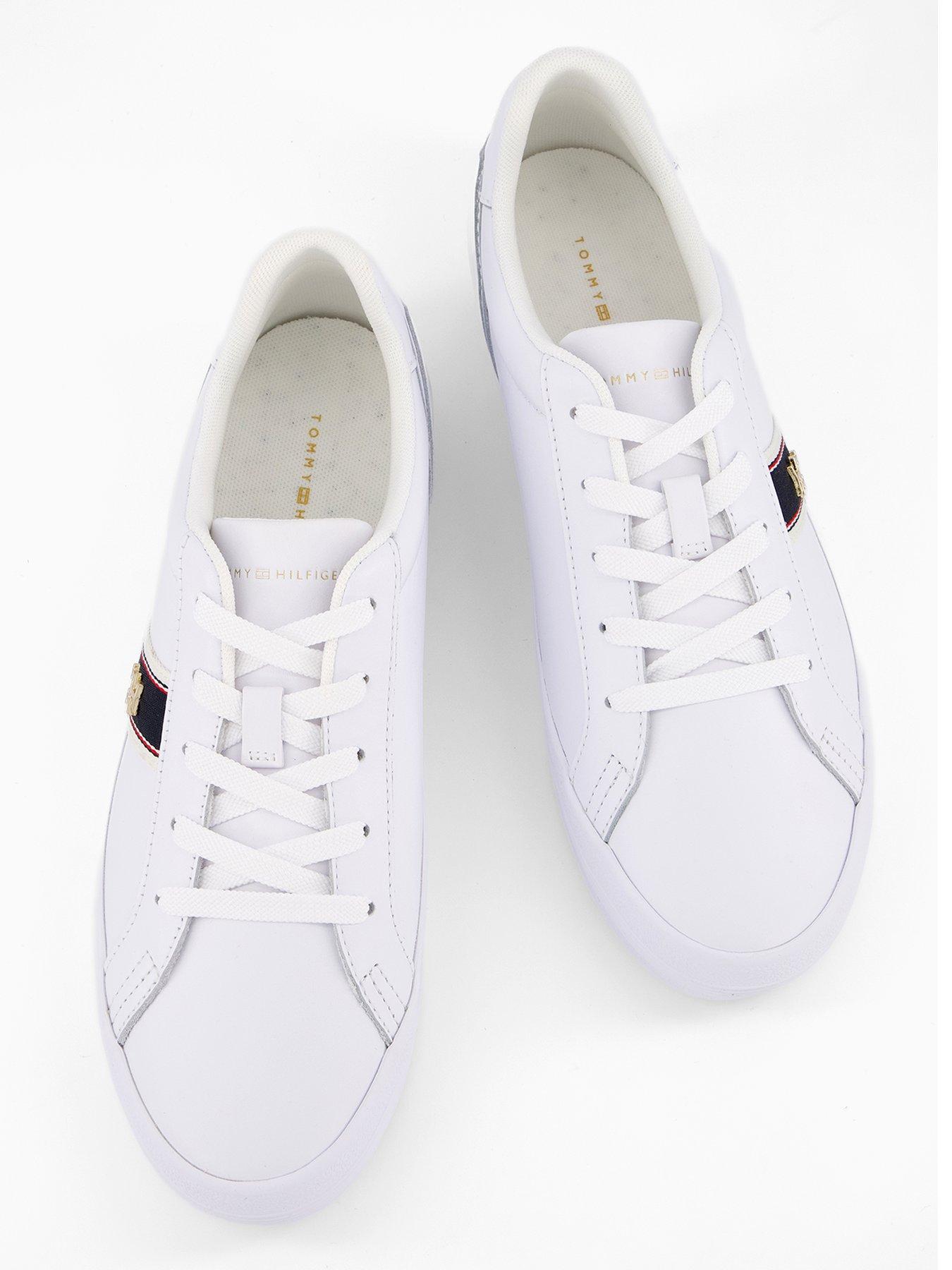 tommy-hilfiger-sneaker-whiteoutfit
