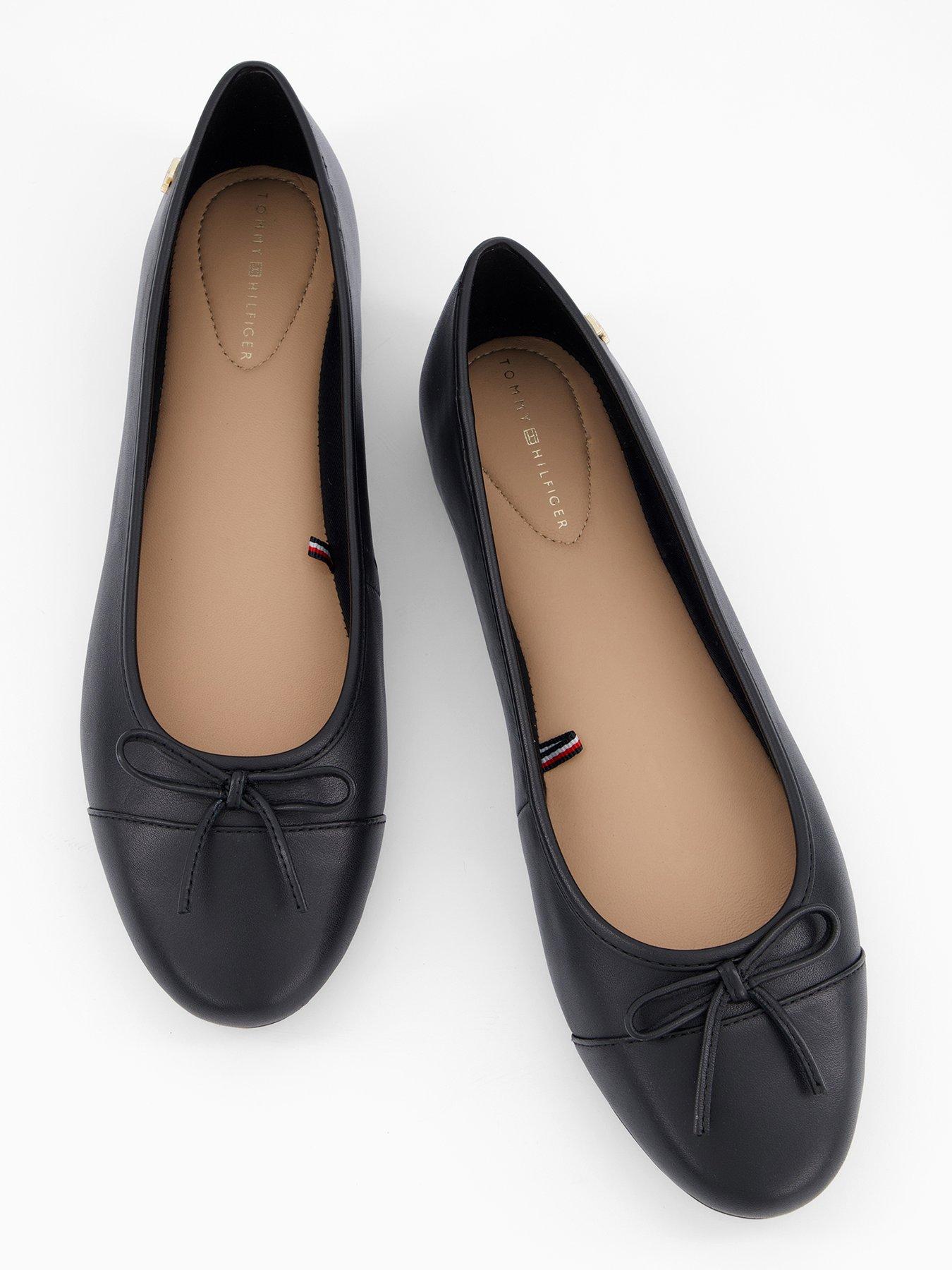 tommy-hilfiger-leather-th-monogram-ballerinasoutfit