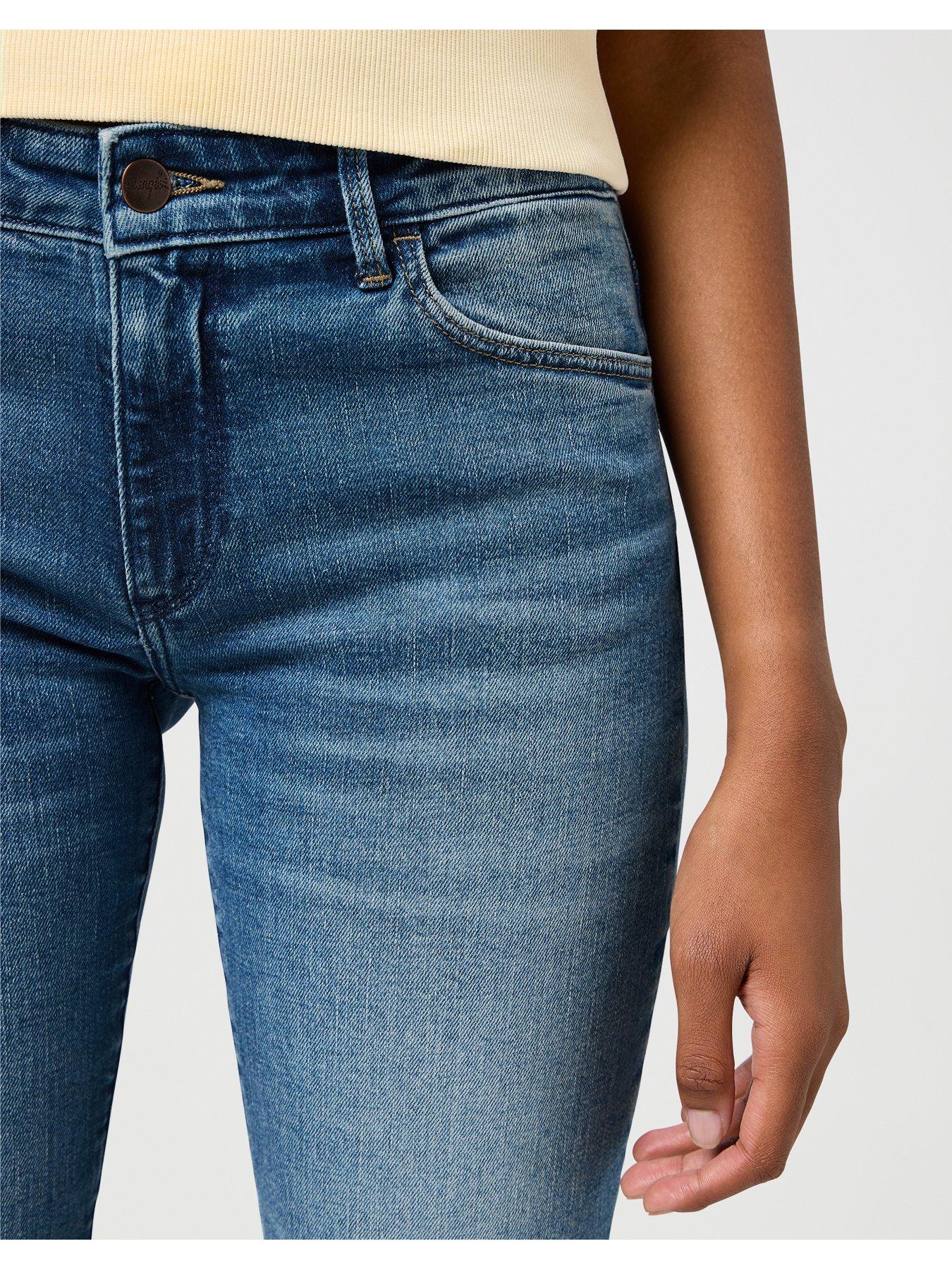 wrangler-bootcut-jeans-blueoutfit