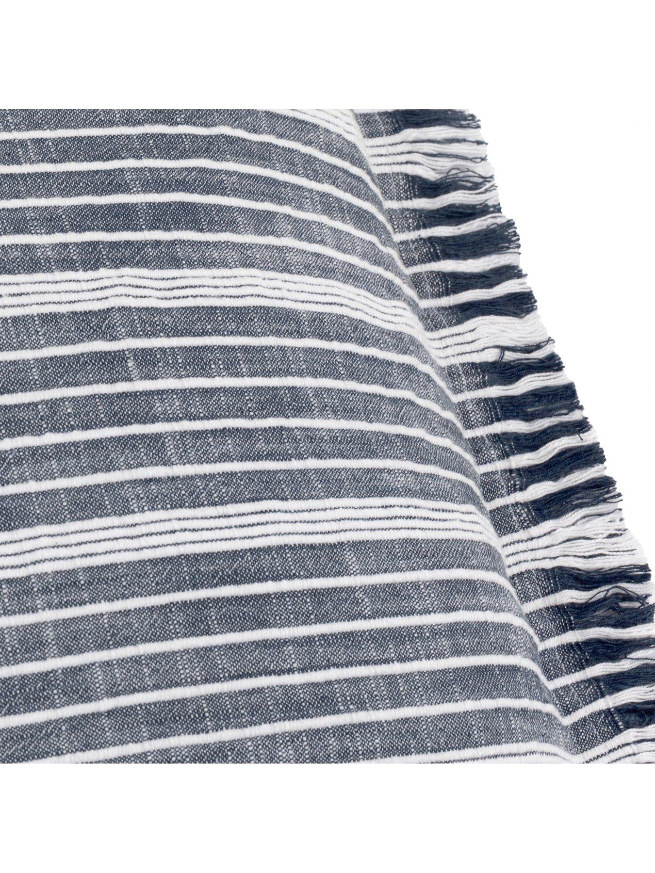 yard-tide-outdoor-cushion--40x60cmoutfit