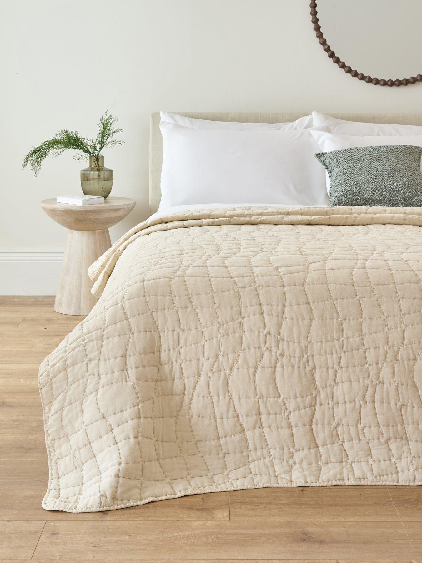The Very Collection Retreat Cotton Quilted Bedspread - 165 x 240 cm - Natural