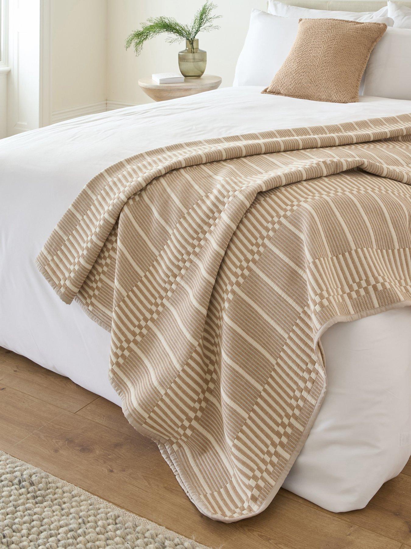 The Very Collection Retreat Matelasse Blanket - 165 x 240 cm