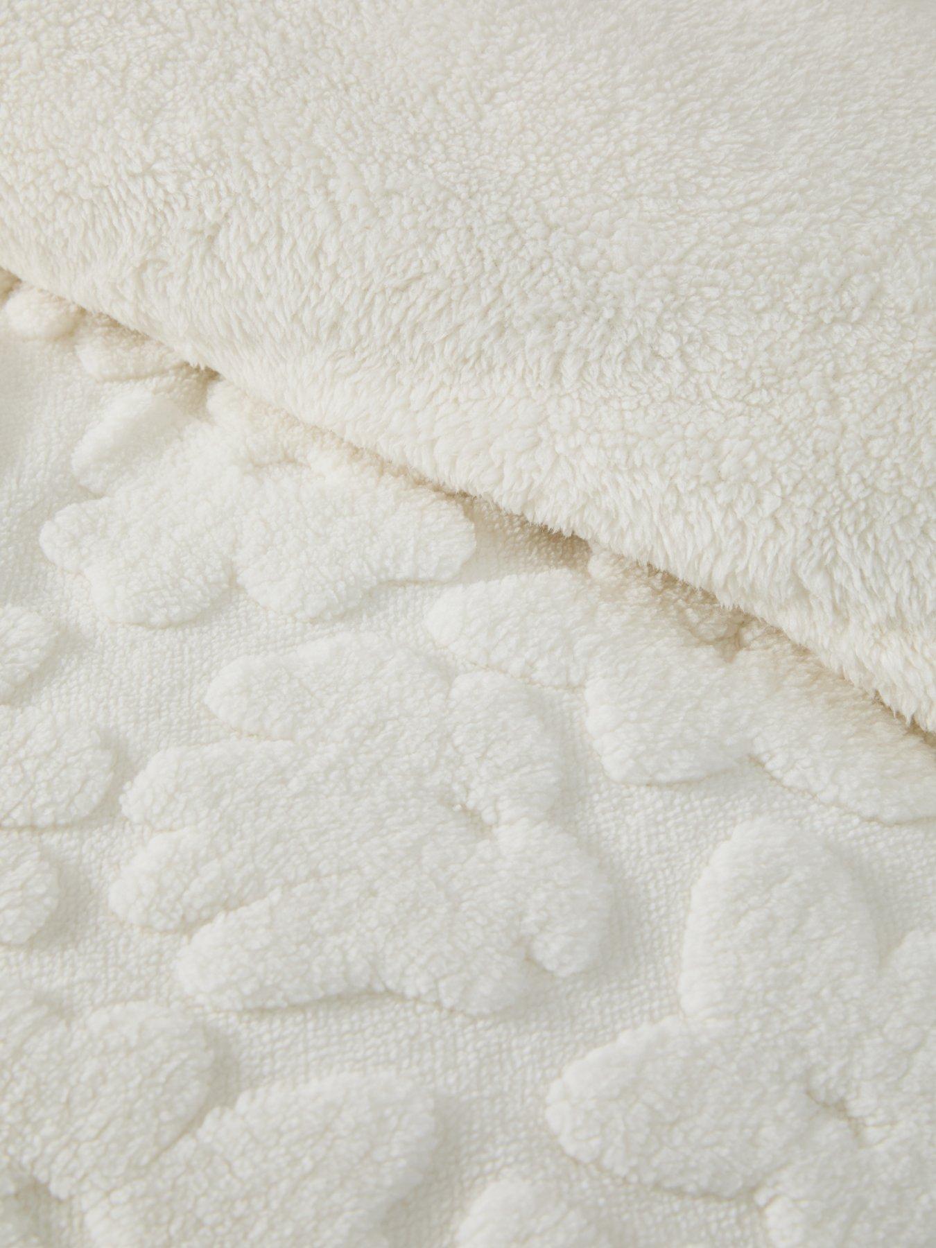Image 4 of 6 of Very Home Daisy 3d Teddy Fleece Duvet Cover&nbsp;Set