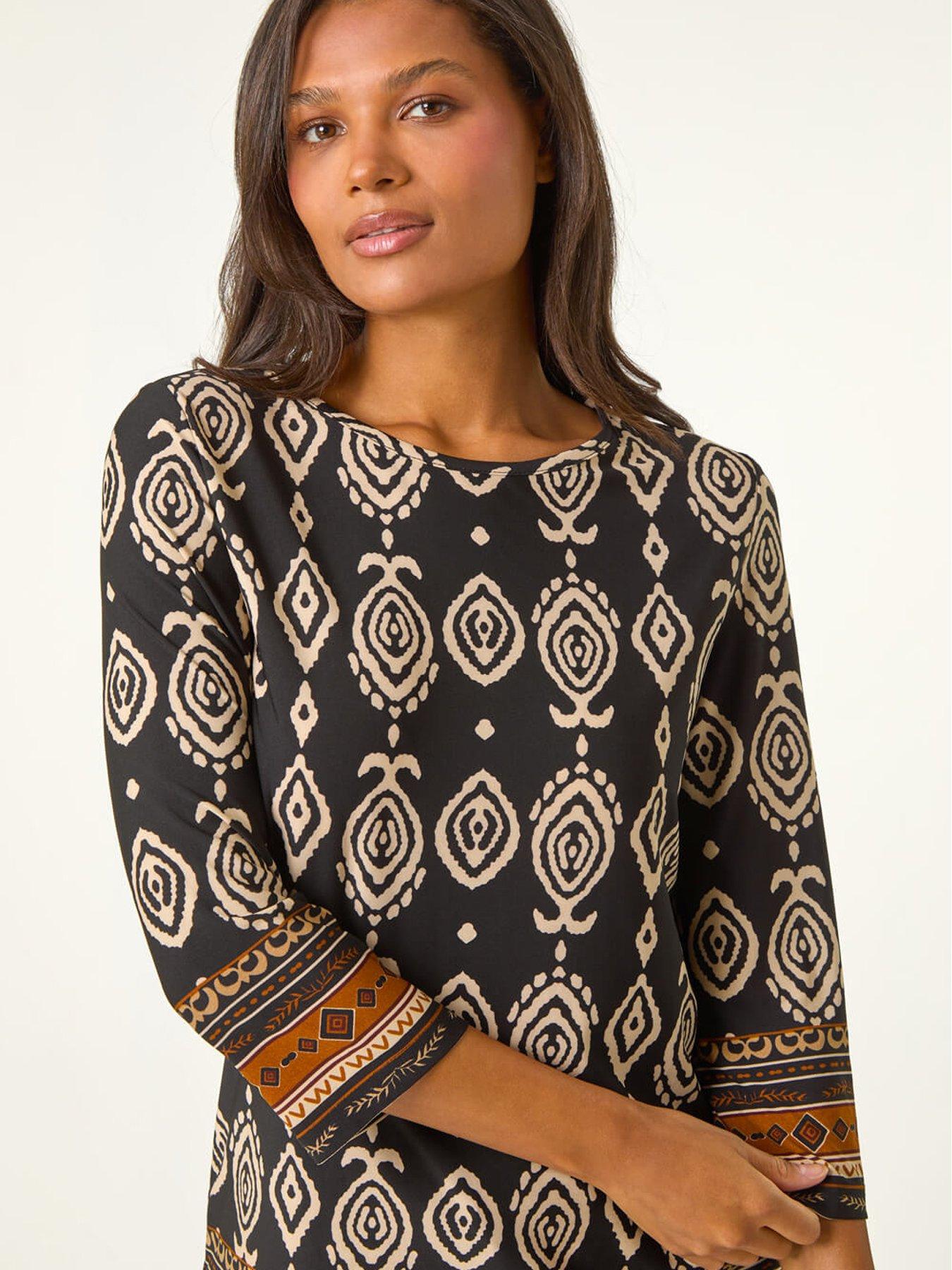 roman-ikat-border-hem-stretch-top-brownoutfit