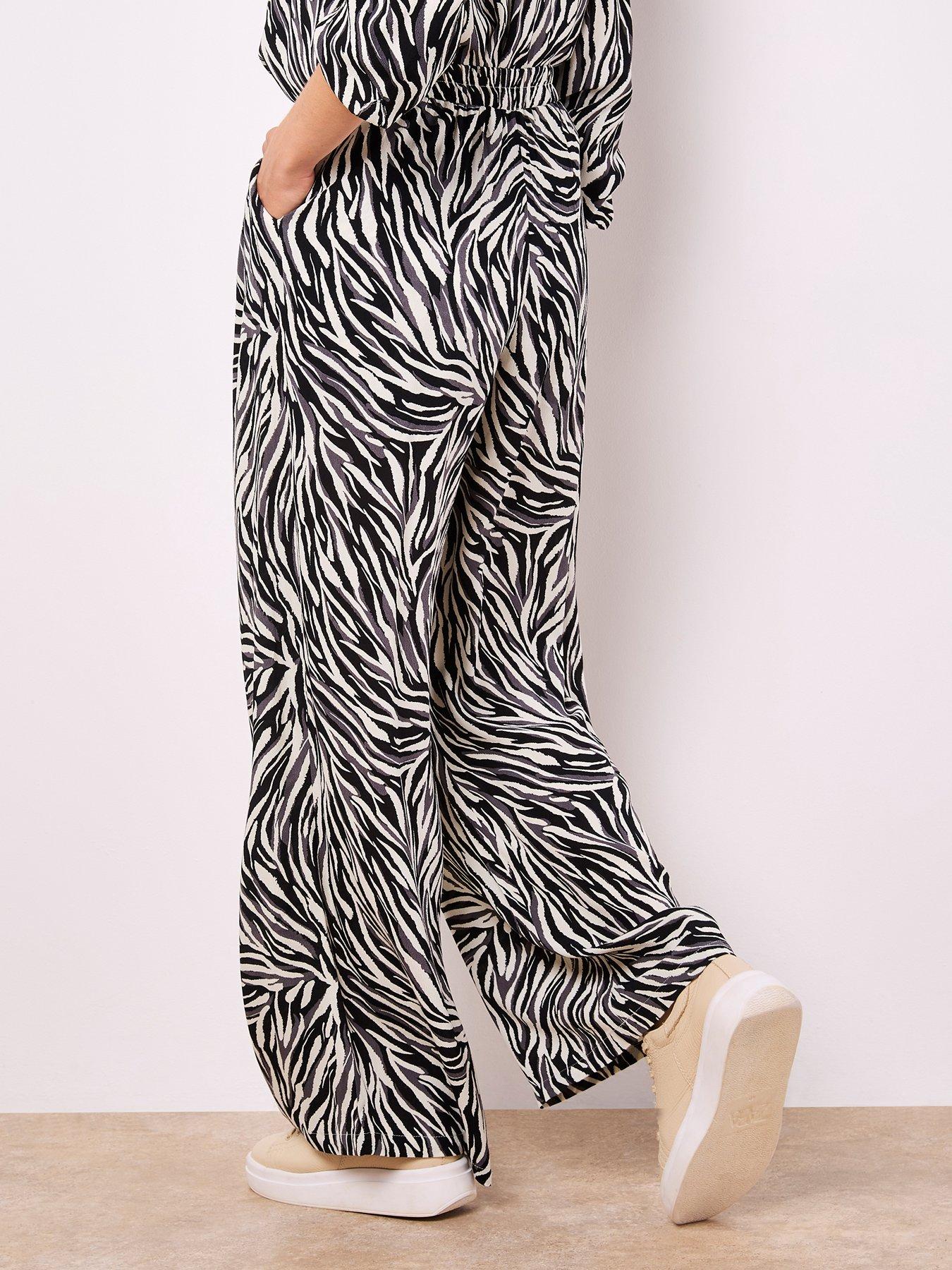 apricot-zebra-wide-leg-printed-trouser-stonestillFront