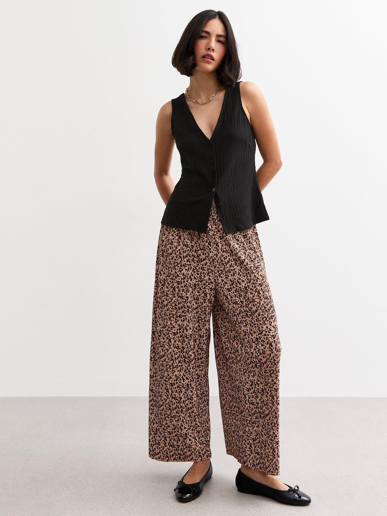 new-look-leopard-print-plisse-pleat-crop-trousers-brown