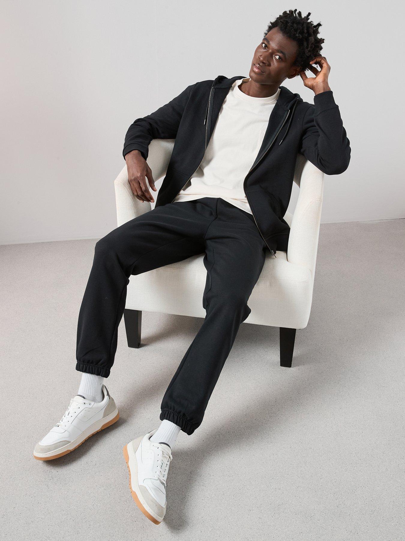 very-man-heavyweight-relaxed-fit-joggers-blackoutfit