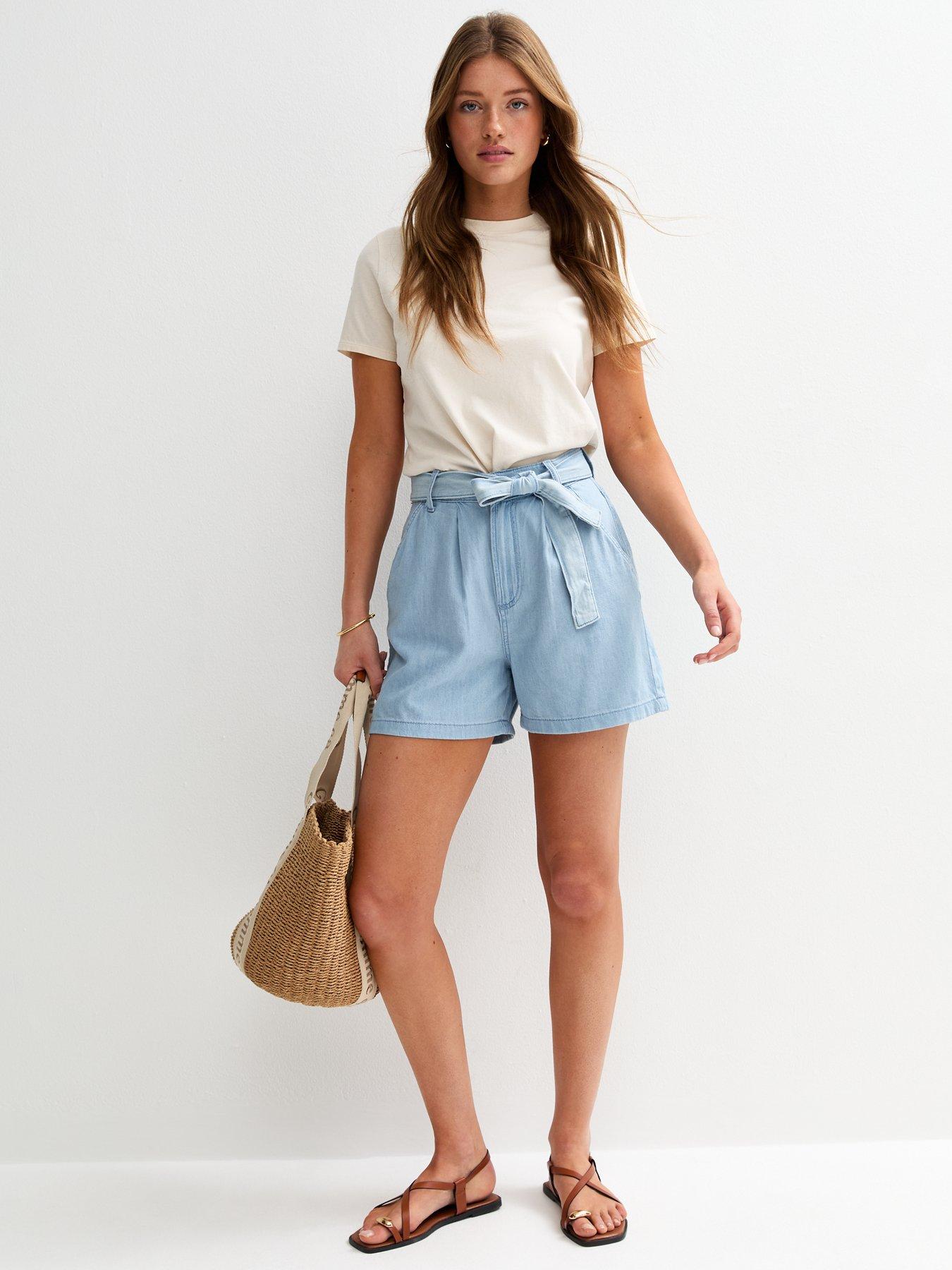 Image 3 of 4 of New Look Pleat Belted Denim Shorts - Light Blue
