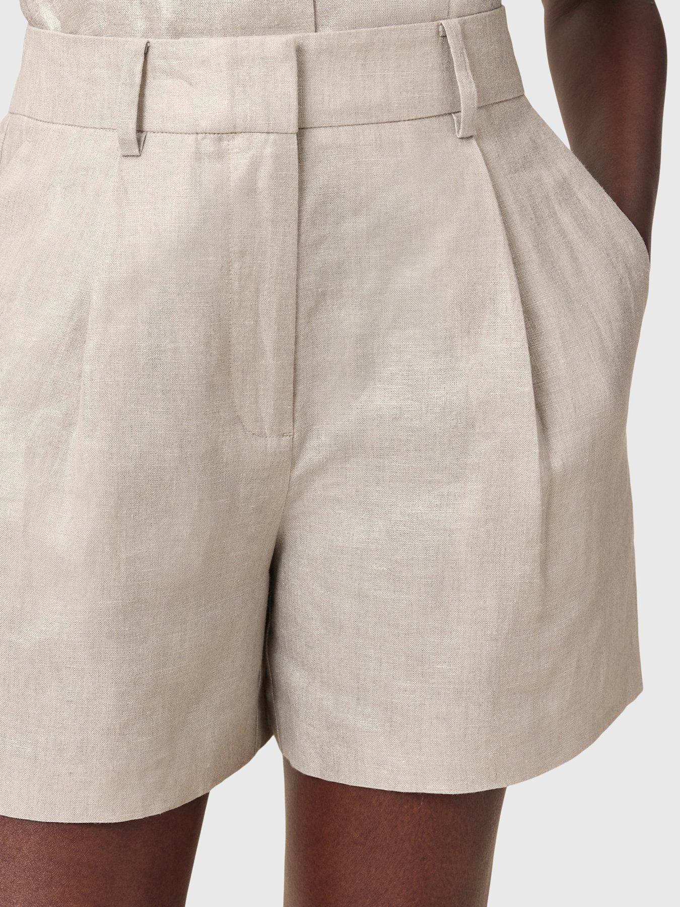 allsaints-averie-shorts-greyoutfit