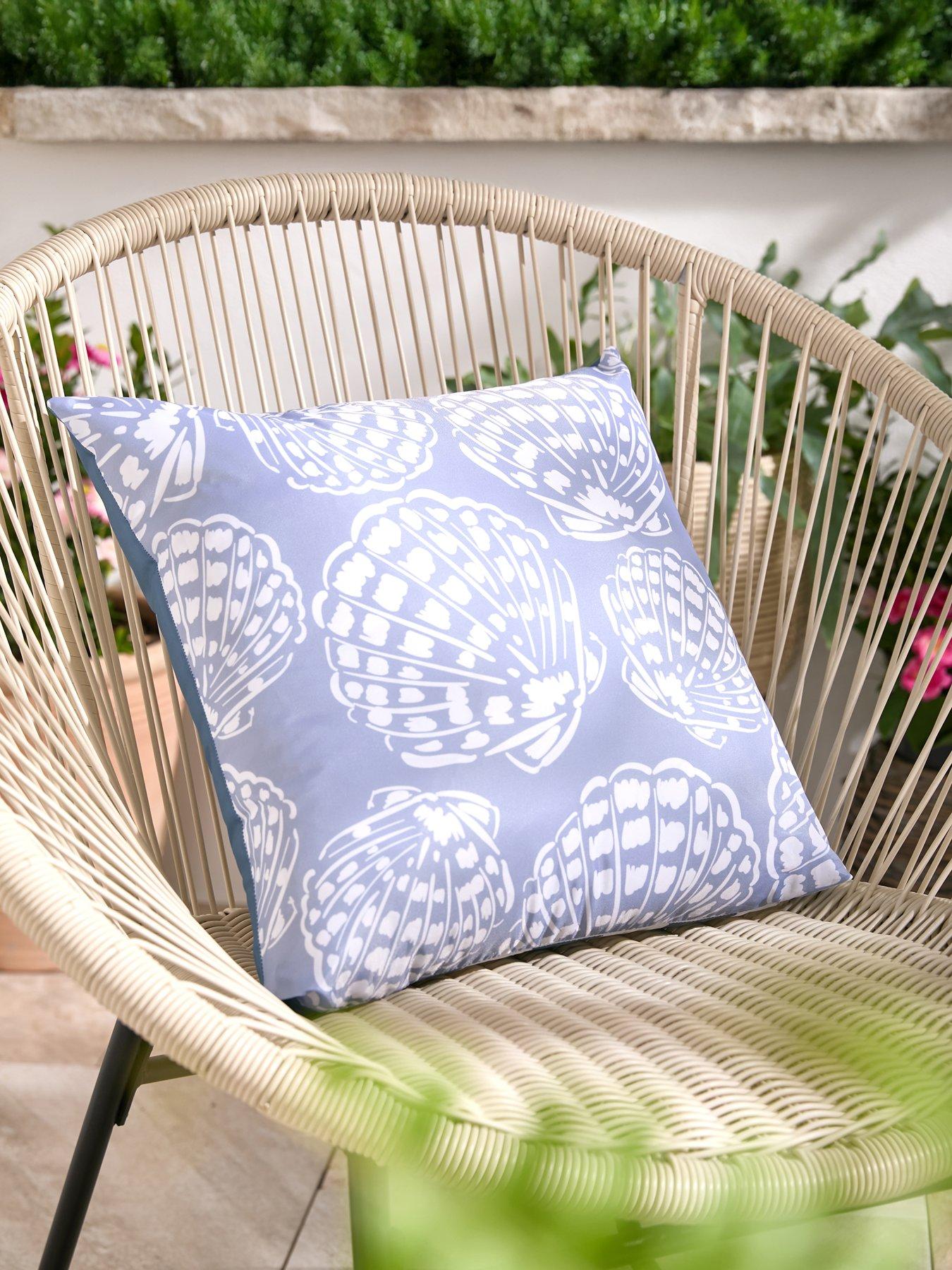 the-very-collection-scallop-stripe-showerproof-cushion