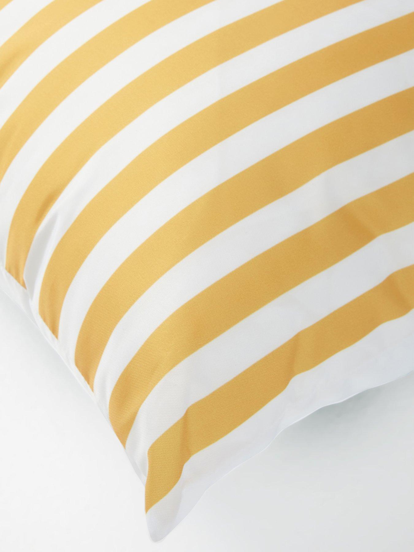 Image 5 of 5 of The Very Collection Citrus Fruits Showerproof Cushion