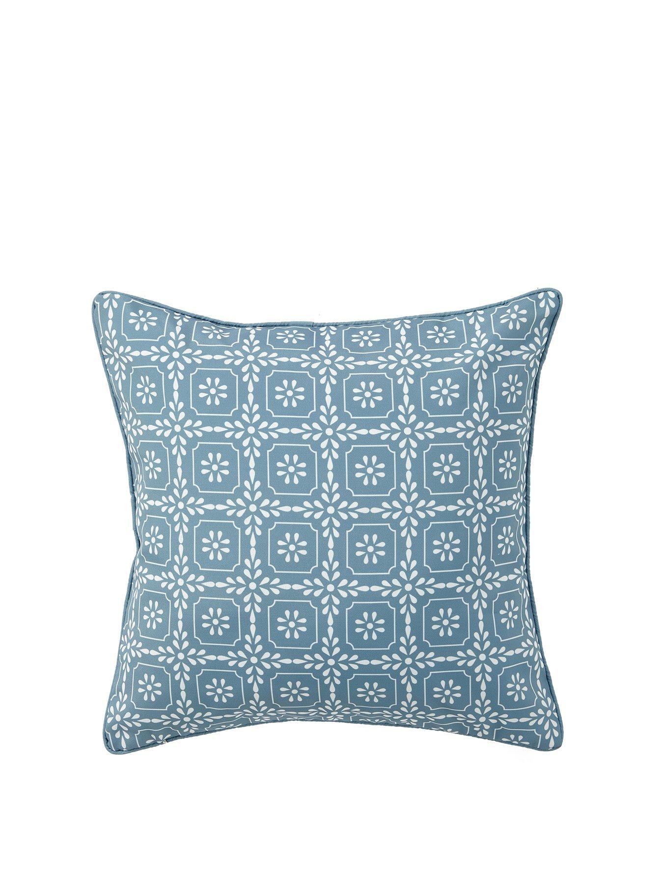 deyongs-ditsy-floral-showerproof-cushionstillFront