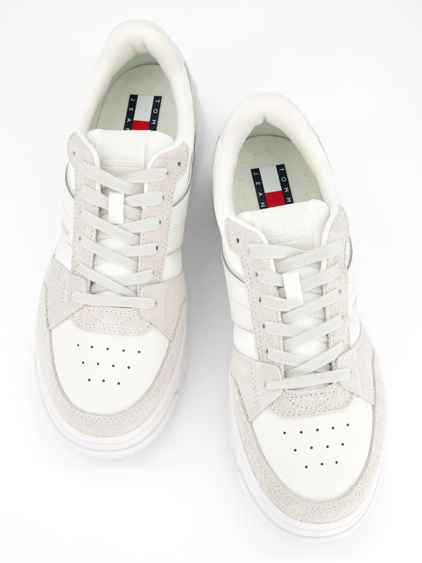 tommy-jeans-pods-suede-cupsole-trainers-whiteblueoutfit