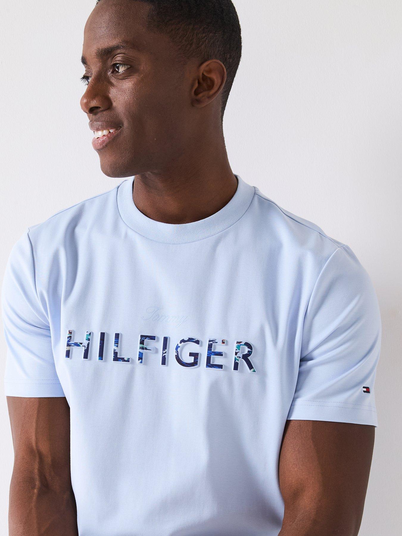 tommy-hilfiger-embossed-summer-logo-t-shirt-light-blueoutfit