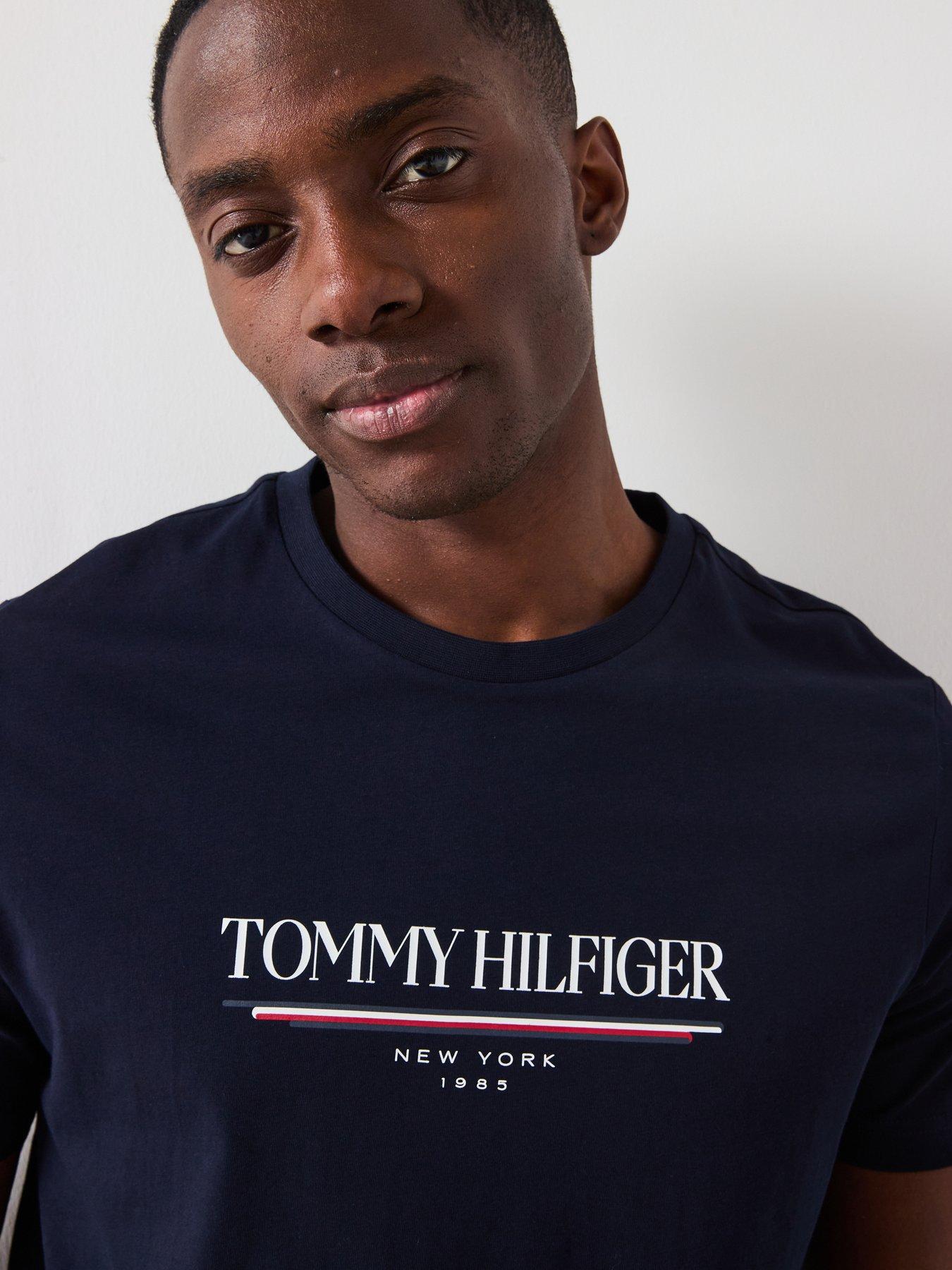 tommy-hilfiger-large-centre-logo-t-shirt-navyoutfit