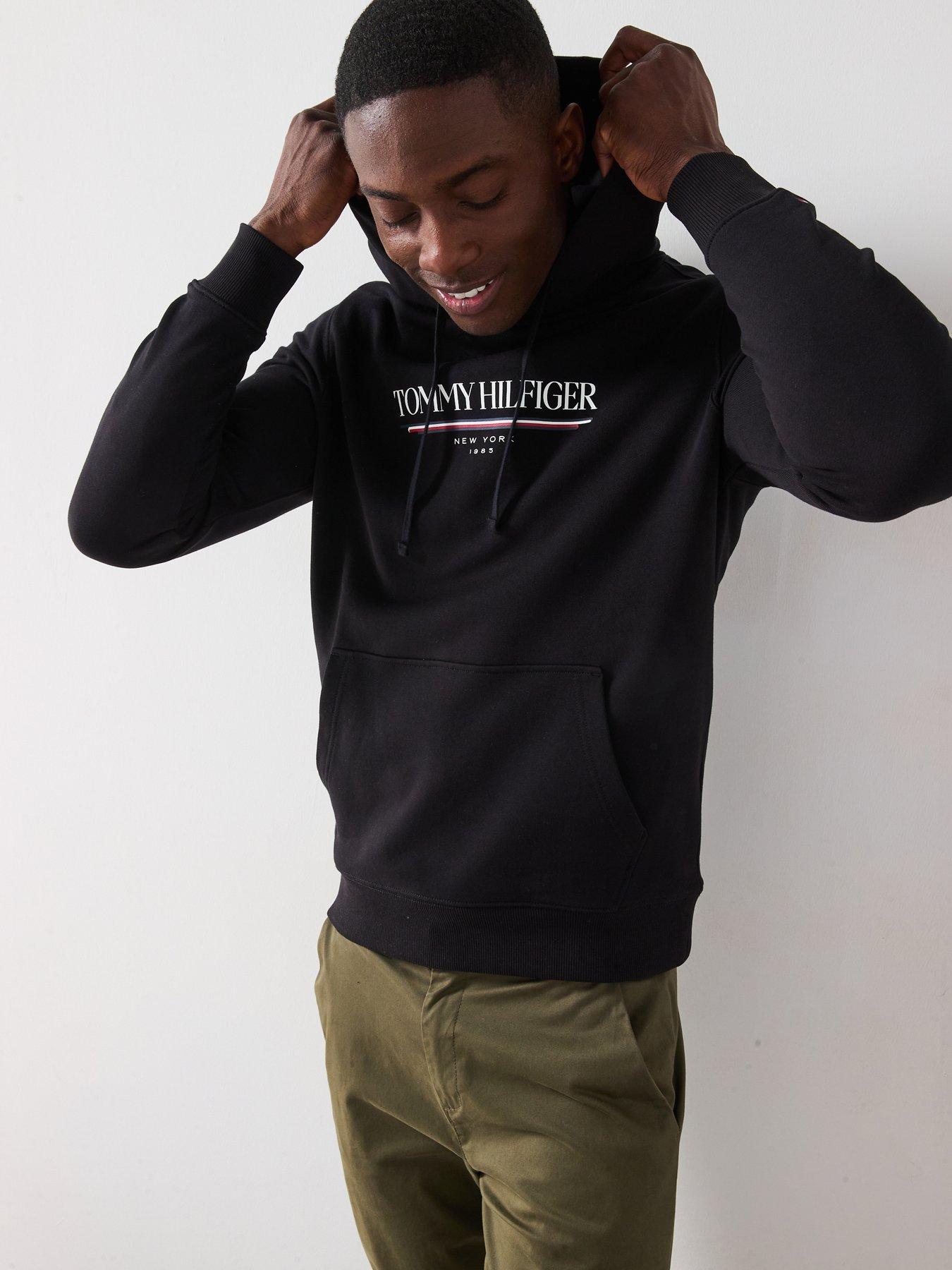 tommy-hilfiger-script-logo-hoodie-blackdetail