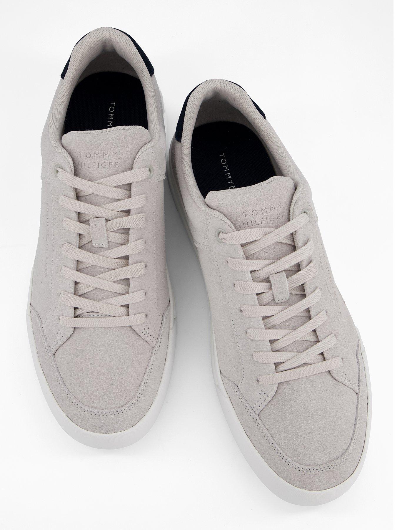 tommy-hilfiger-court-summer-suede-trainers-greyoutfit