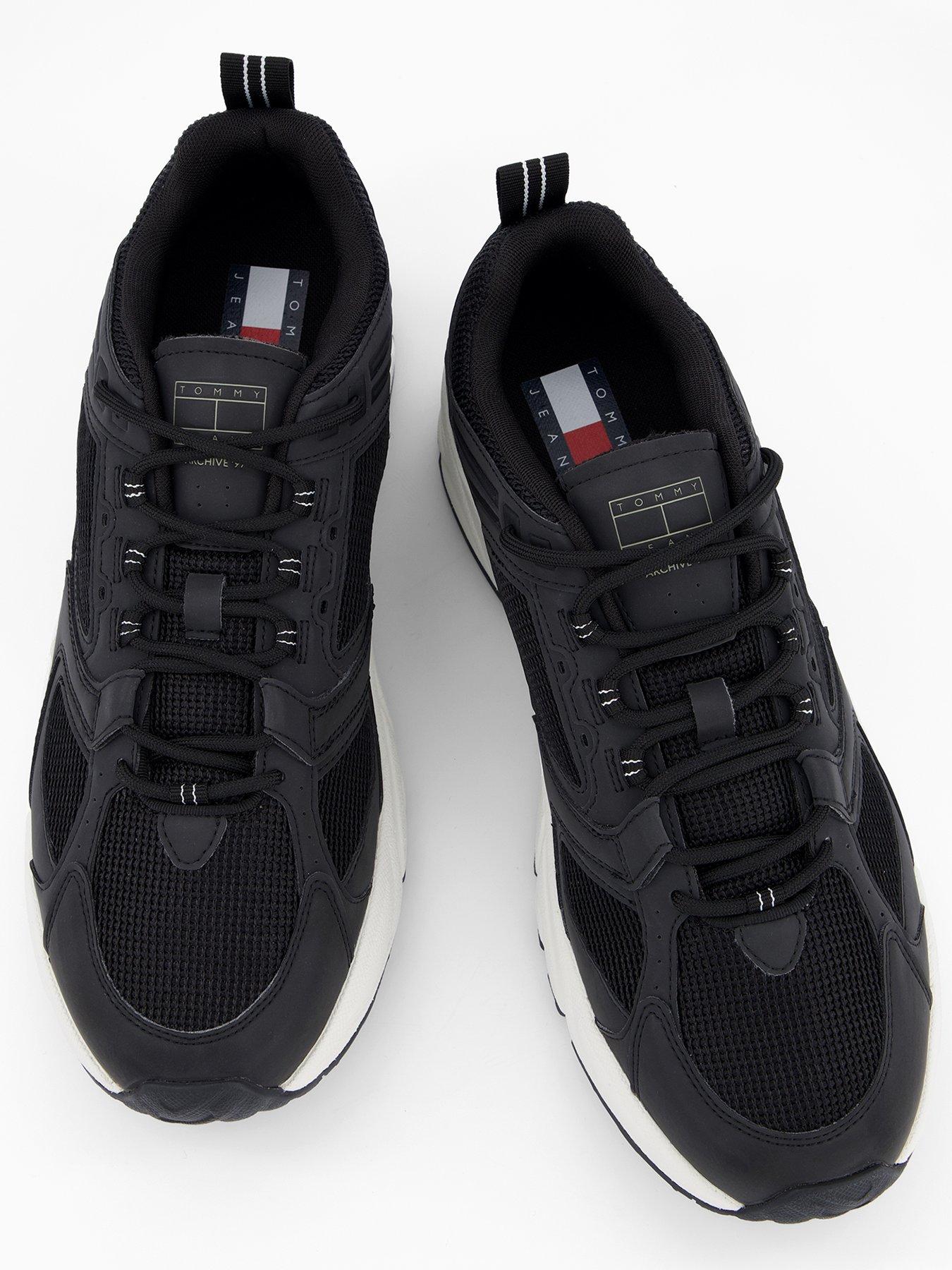 tommy-jeans-archive-97-trainers-blackoutfit