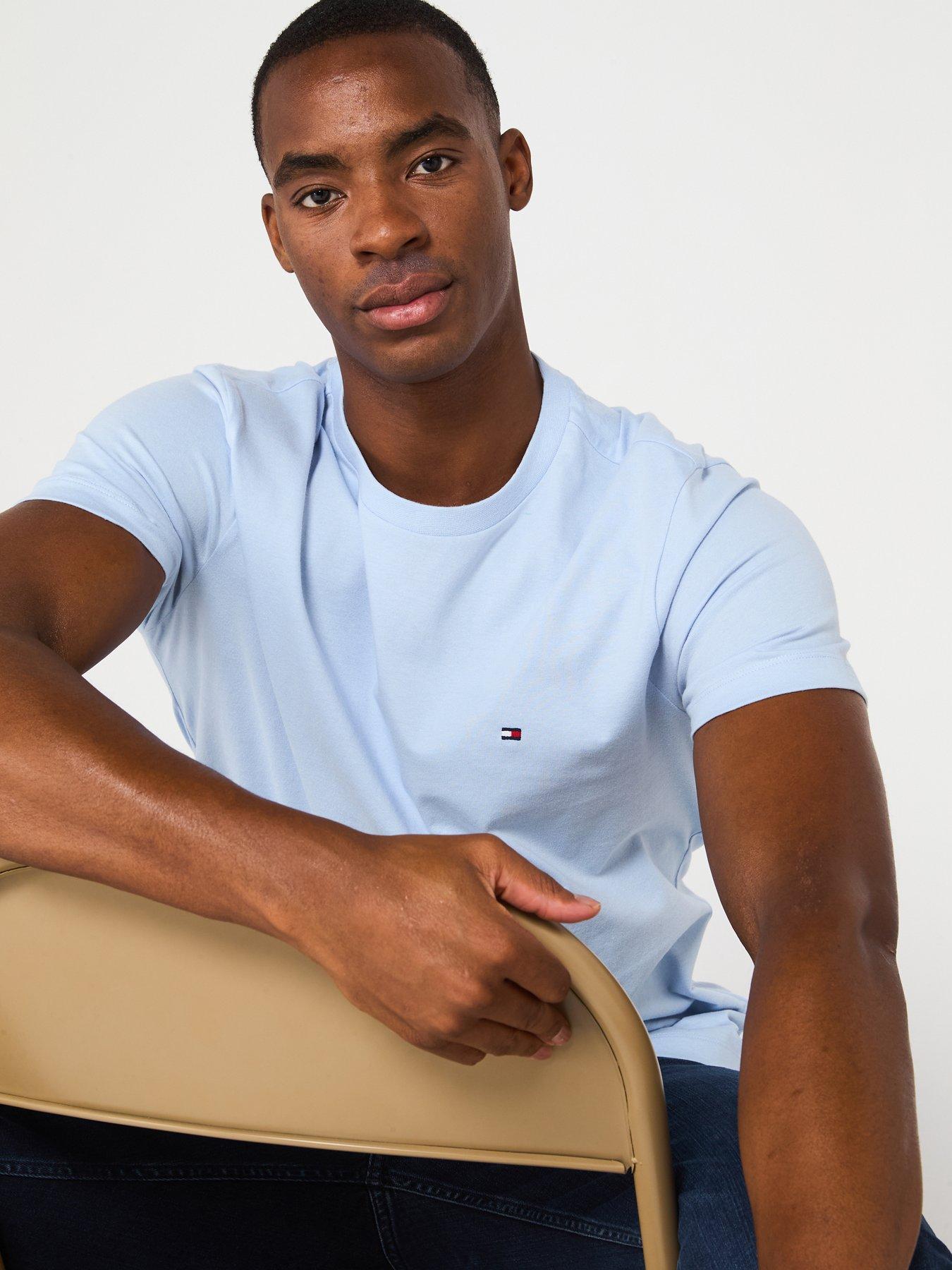 tommy-hilfiger-regular-fit-essential-flag-logo-t-shirt-light-blueoutfit