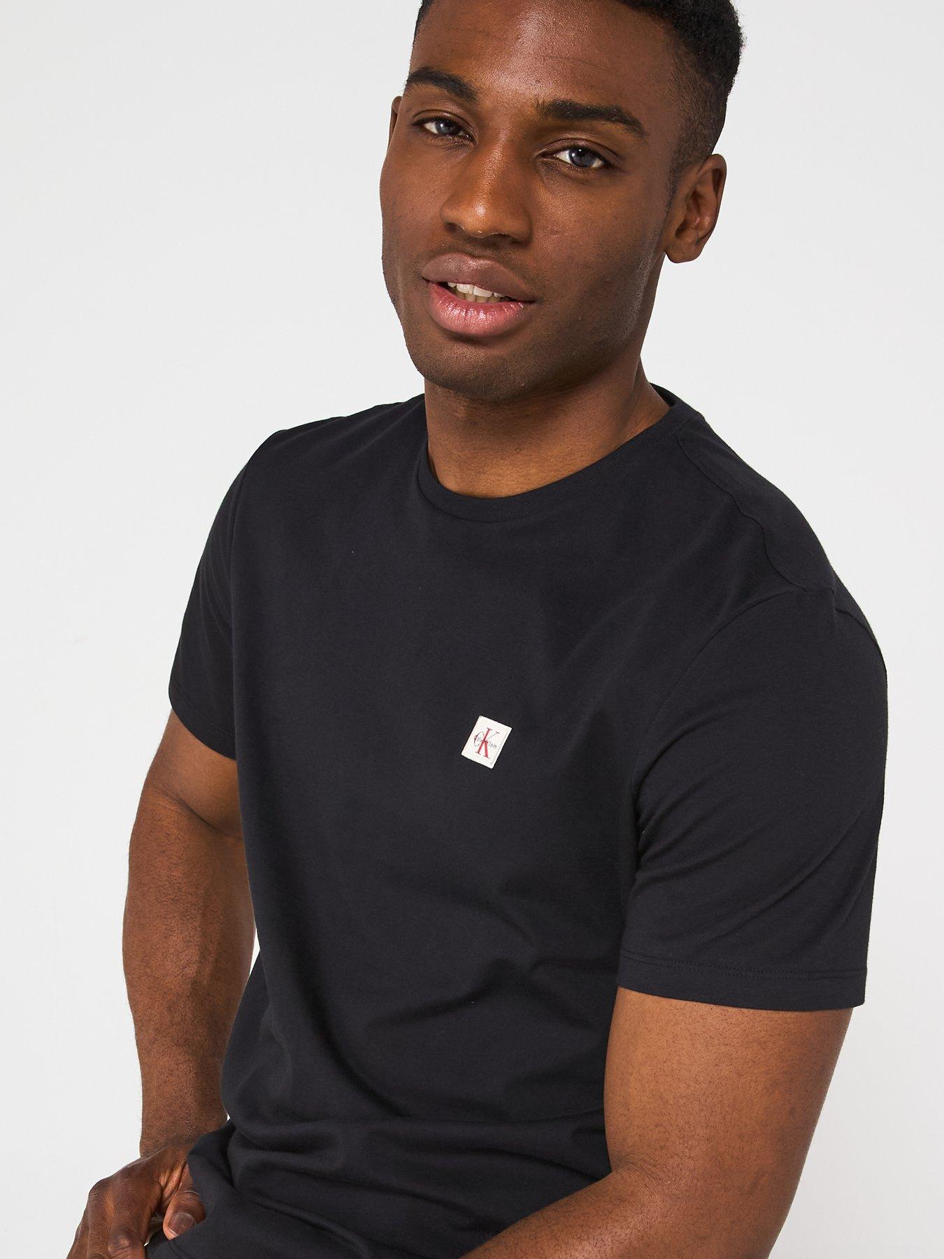 calvin-klein-jeans-left-chest-woven-badge-t-shirt-blackoutfit