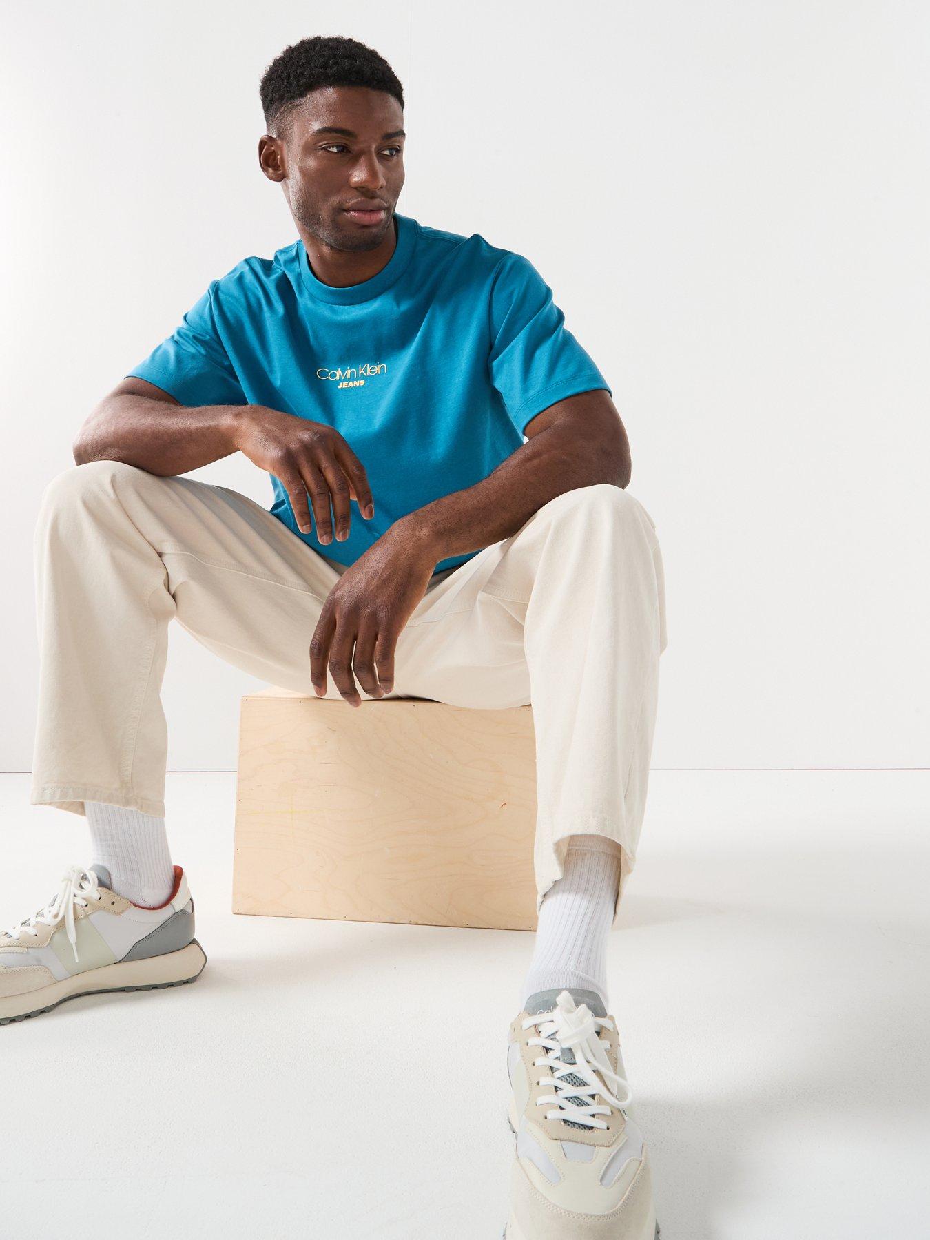 calvin-klein-jeans-shirt-sleeve-relaxed-fit-graphic-t-shirt-light-blueoutfit