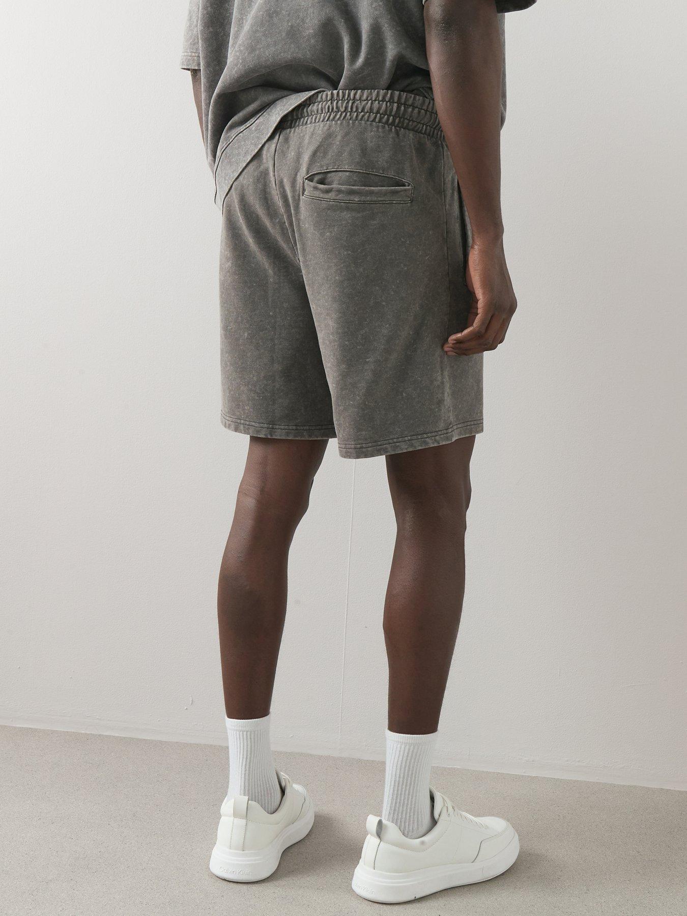 very-man-washed-sweat-short-charcoalstillFront
