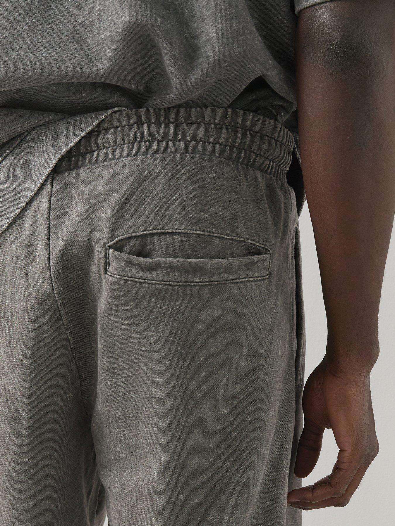 very-man-washed-sweat-short-charcoaloutfit