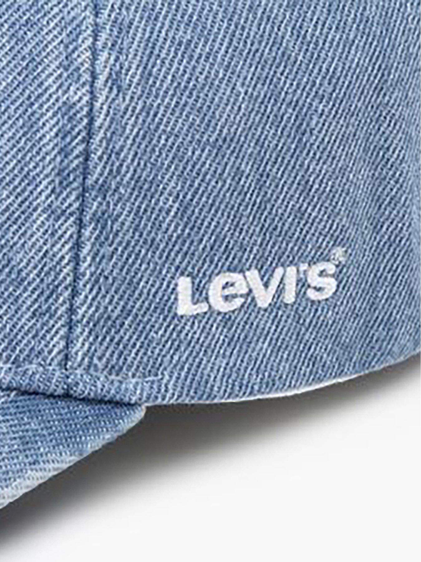 levis-essential-cap-light-blueoutfit