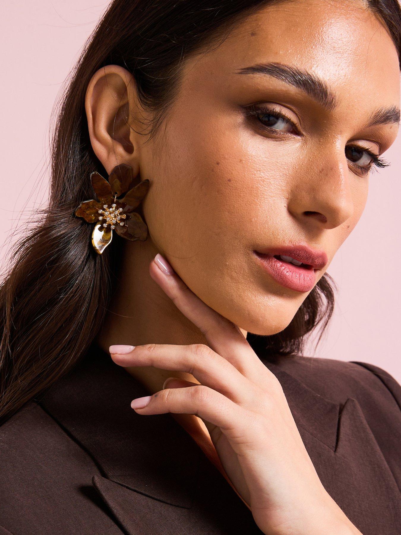 mood-mood-gold-tort-resin-statement-flower-earrings