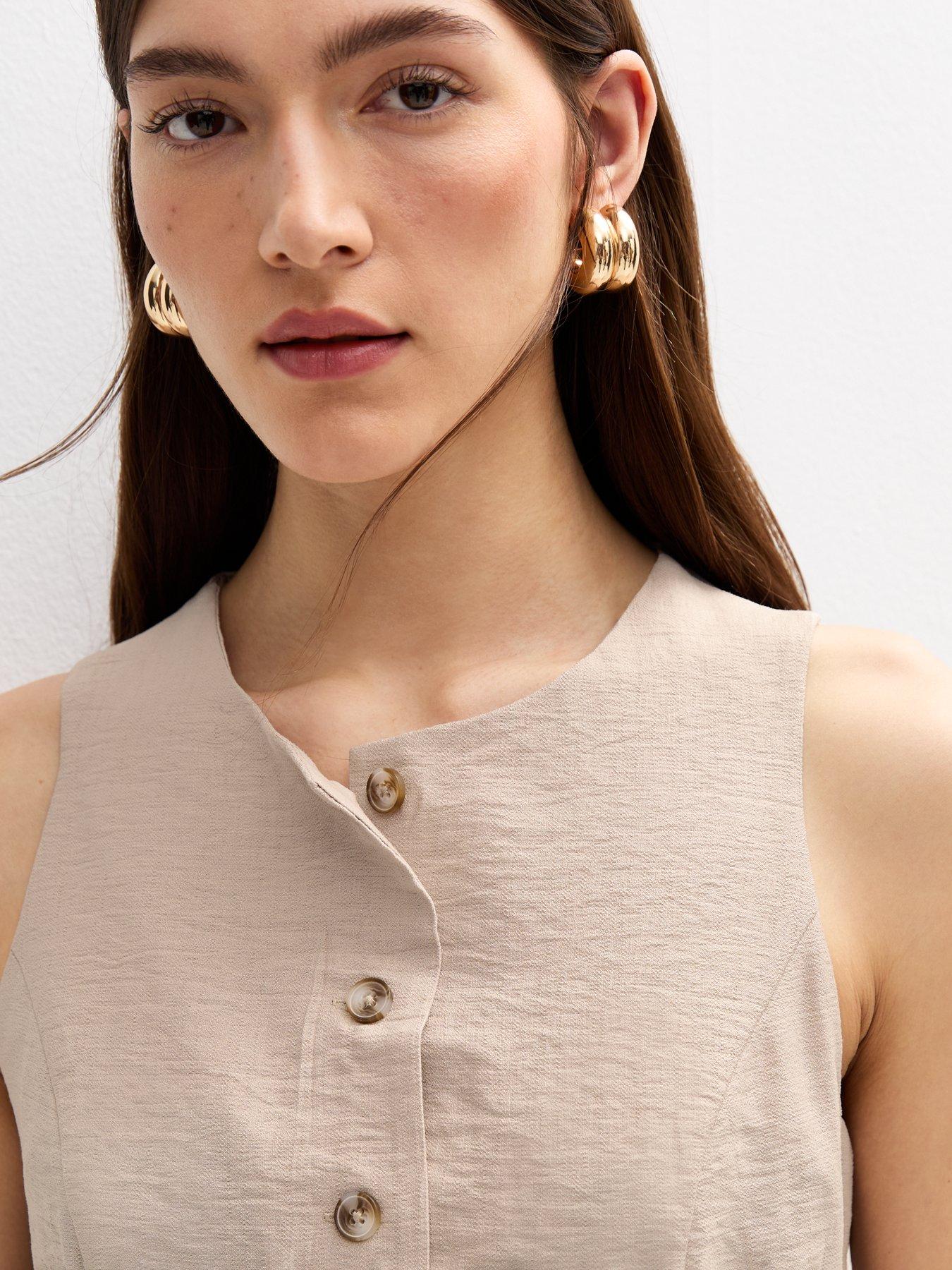 new-look-stone-sleeveless-crew-neck-waistcoatoutfit