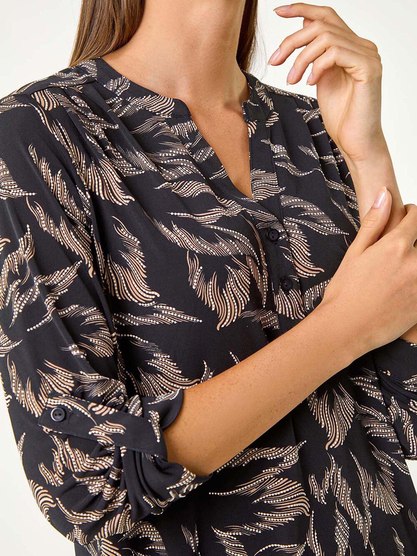 roman-textured-abstract-print-v-neck-stretch-shirt-beigedetail