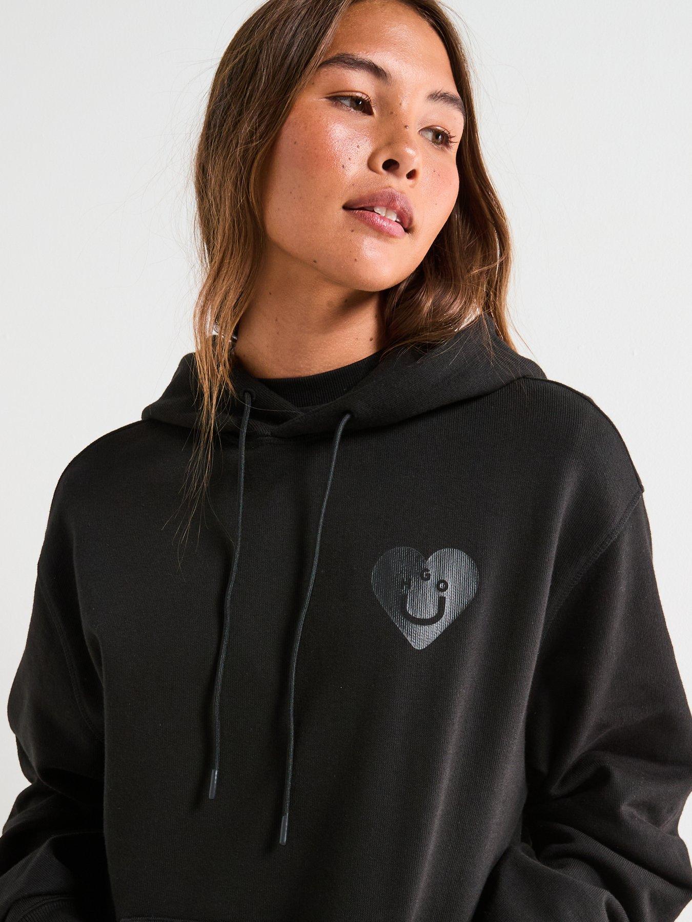 hugo-dejandra-hoodie-blackoutfit