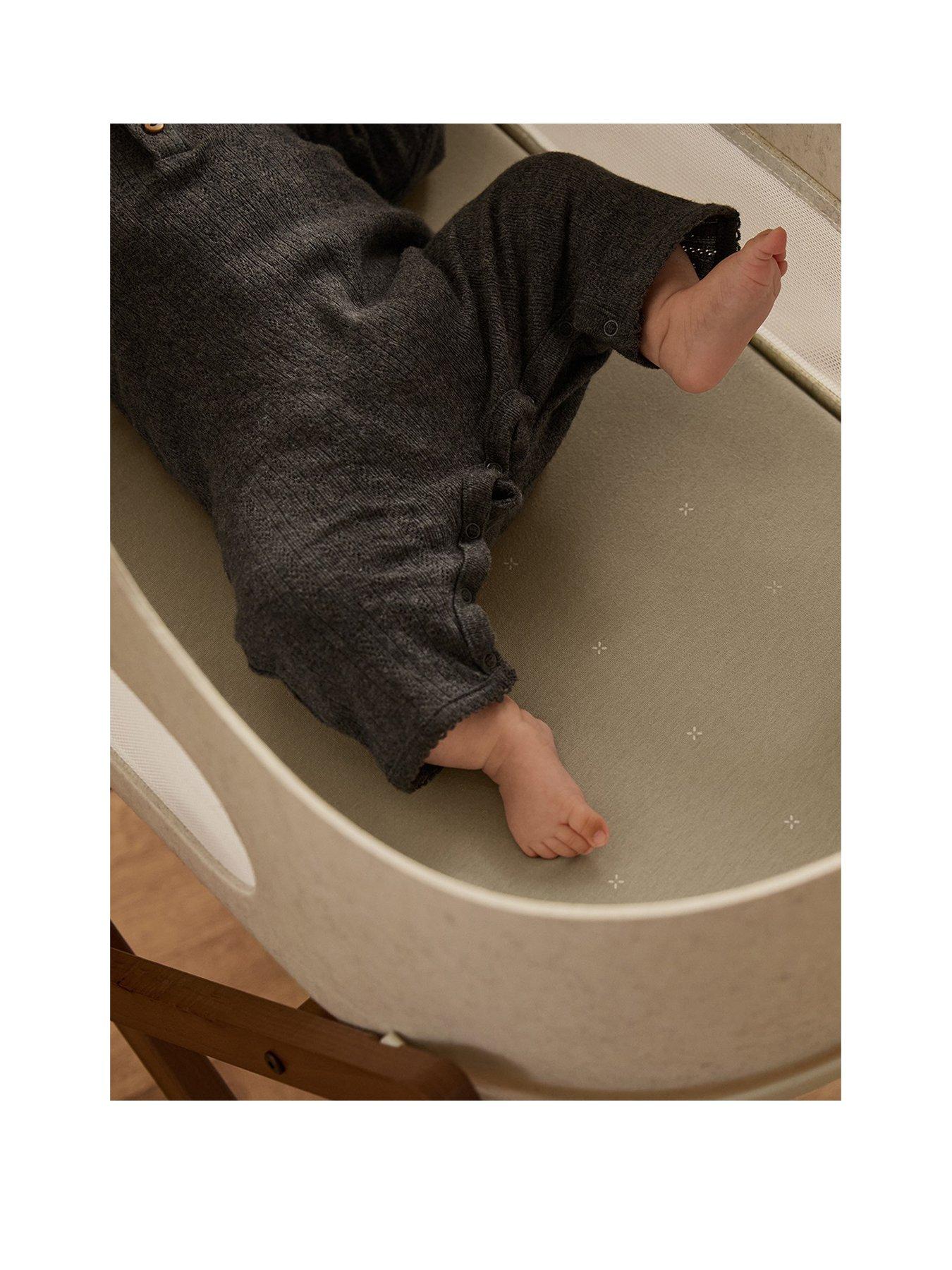 snuz-snuumlz-twin-pack-moses-basket-sheets-sagecrossstillFront