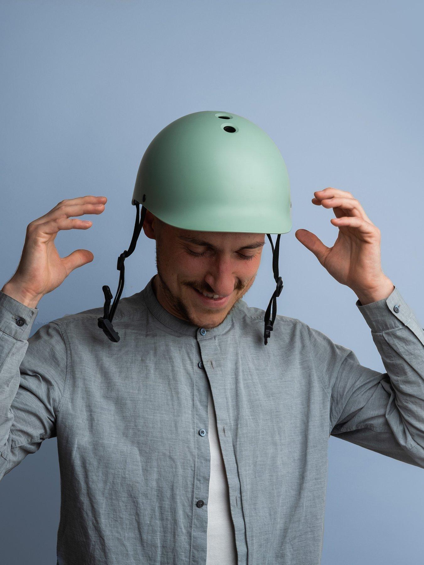 dashel-cycle-helmet--nbspsage-greendetail