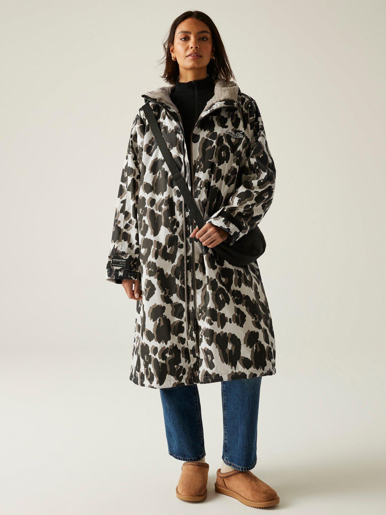 Regatta Waterproof Changing Robe - True Leopard