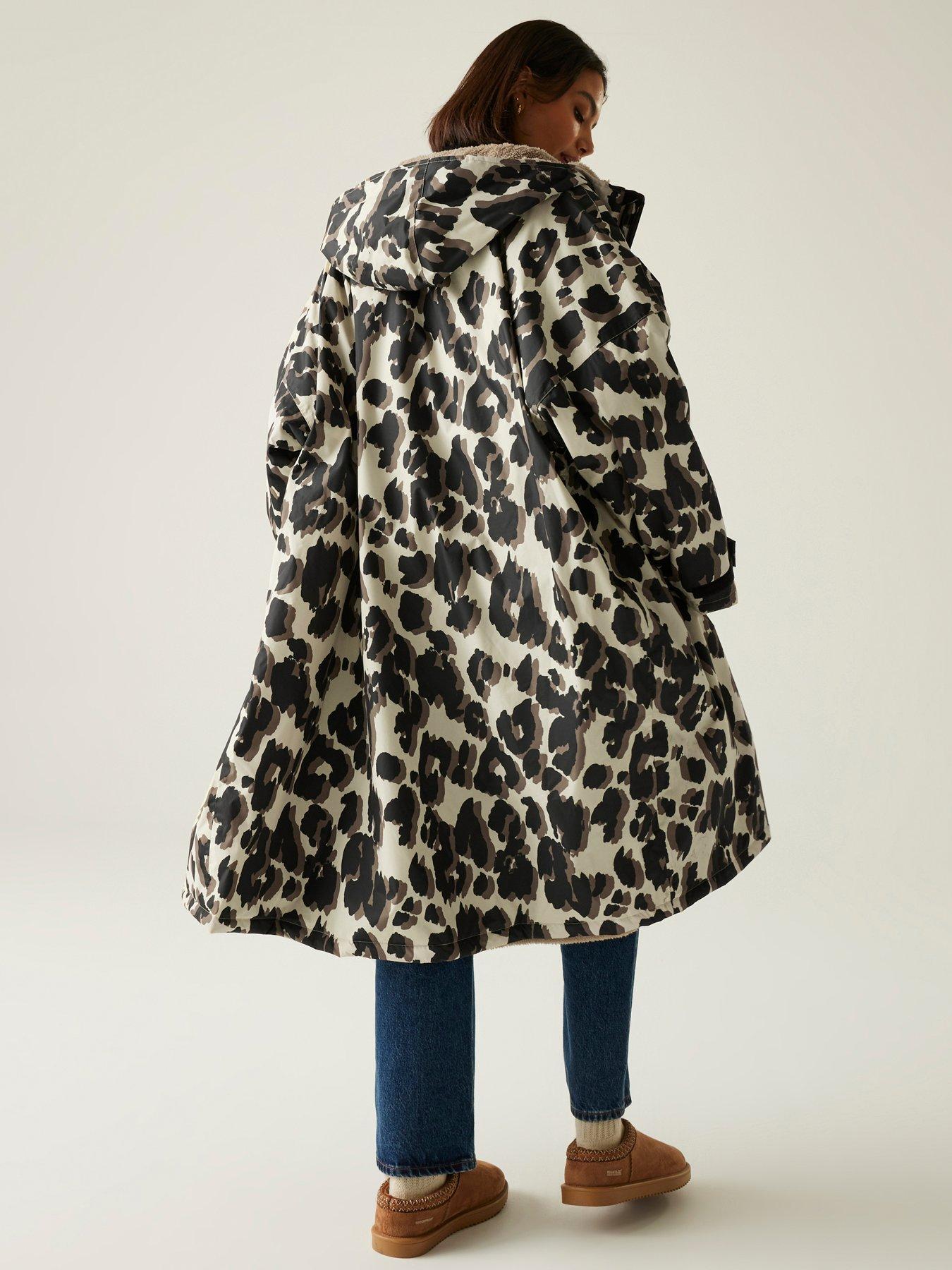 regatta-waterproof-changing-robe-true-leopardback