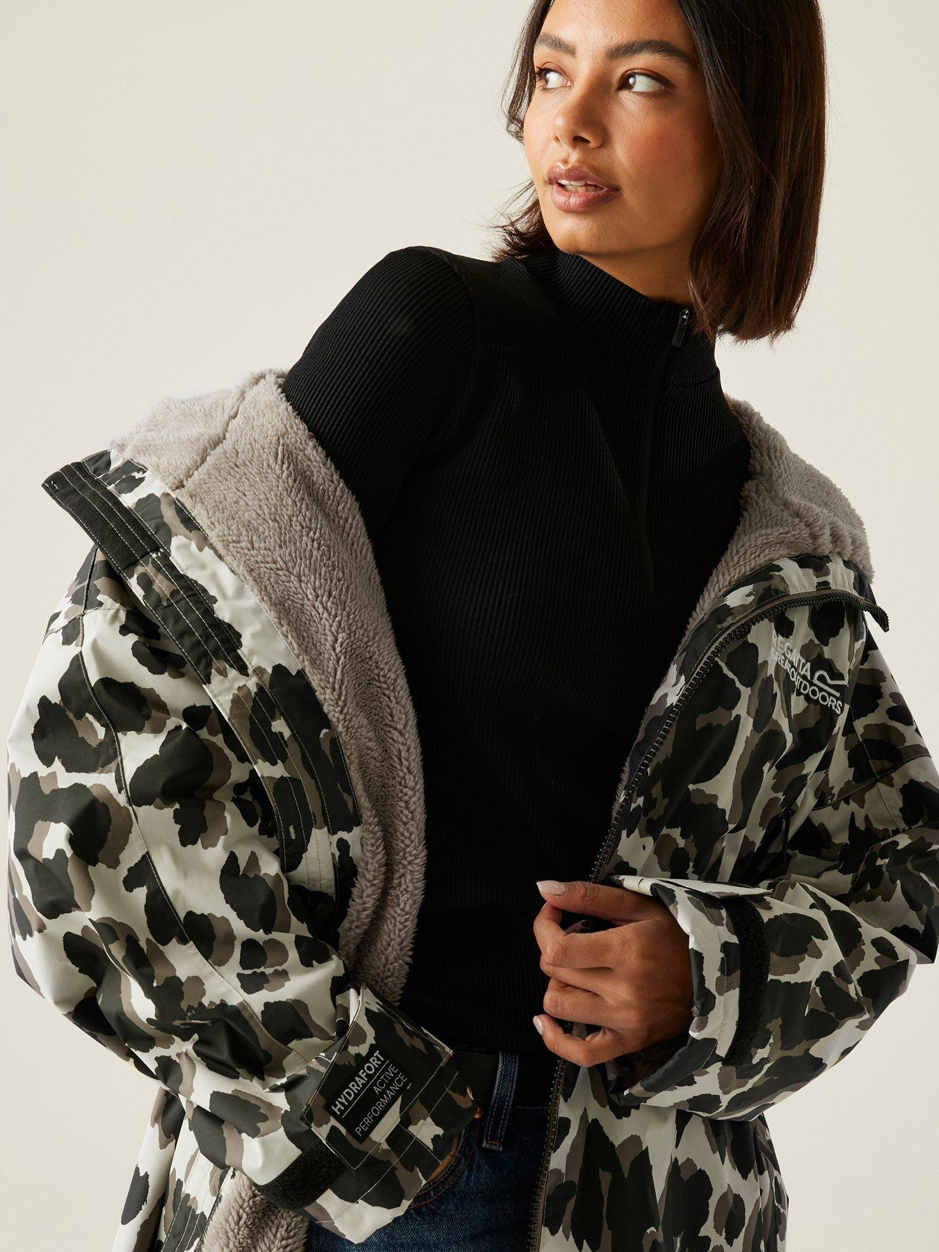 regatta-waterproof-changing-robe-true-leopardoutfit