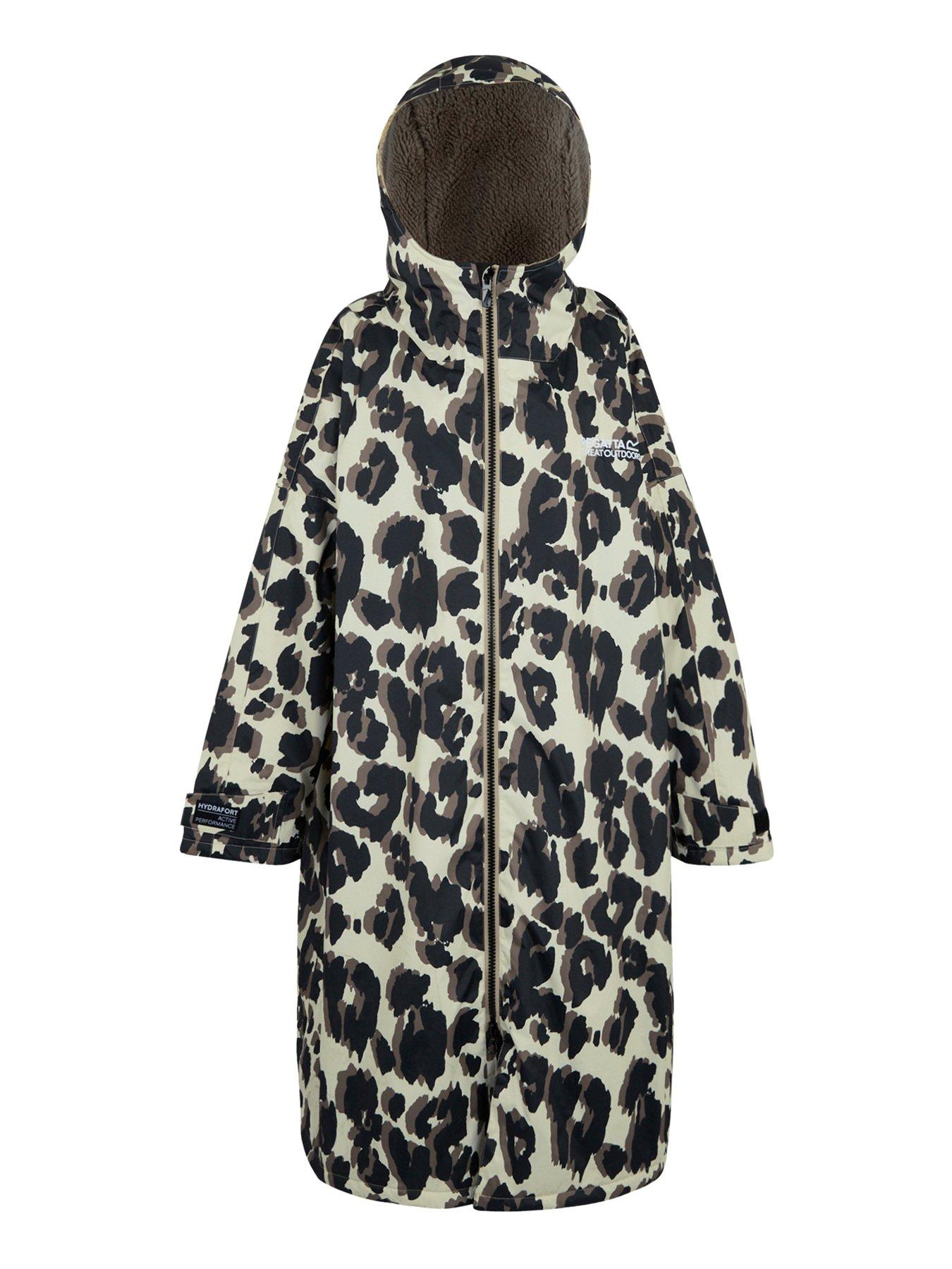 regatta-waterproof-changing-robe-true-leoparddetail