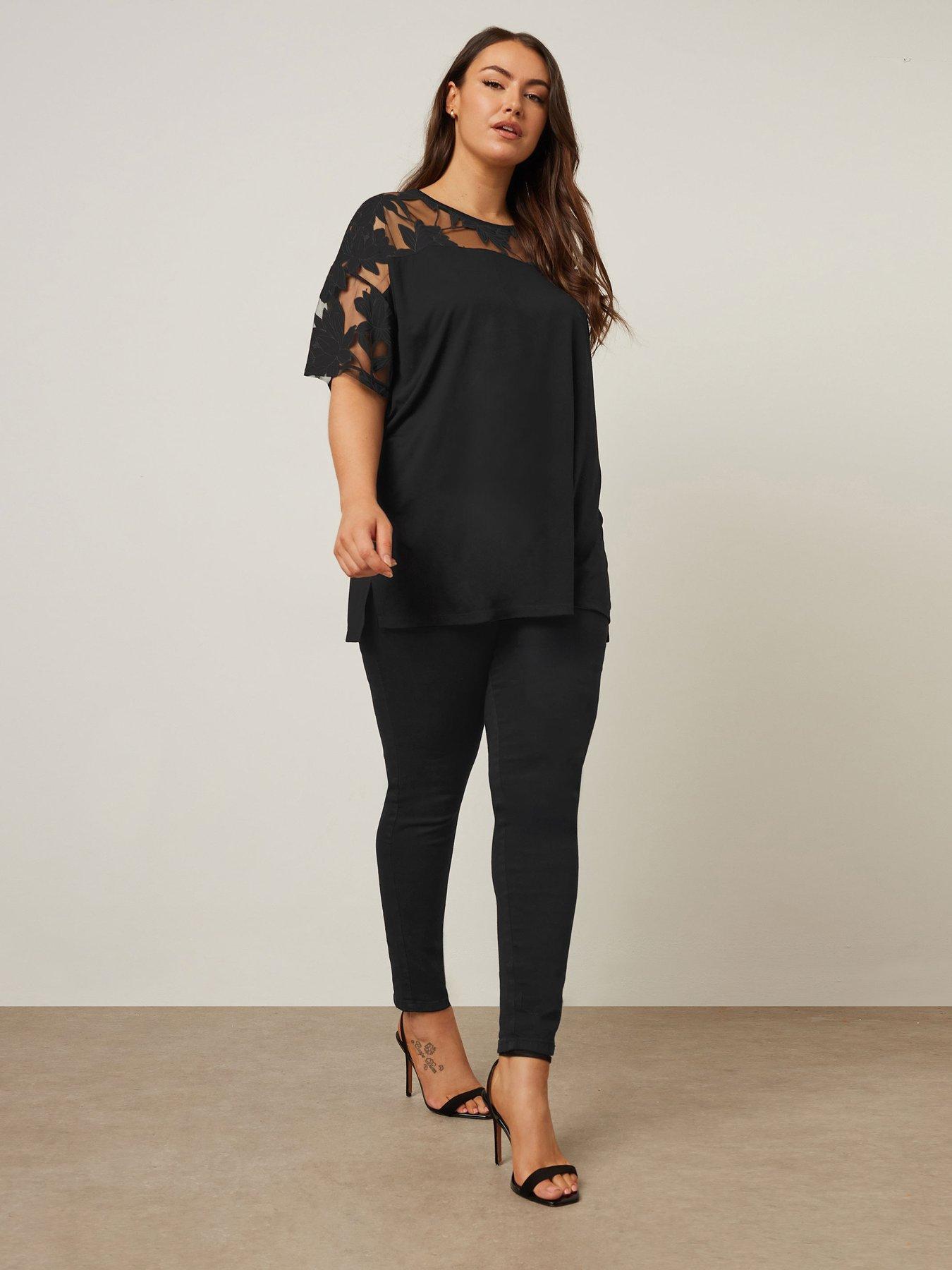 Image 3 of 4 of Yours Curve Boxy Floral Panel T-Shirt - Black