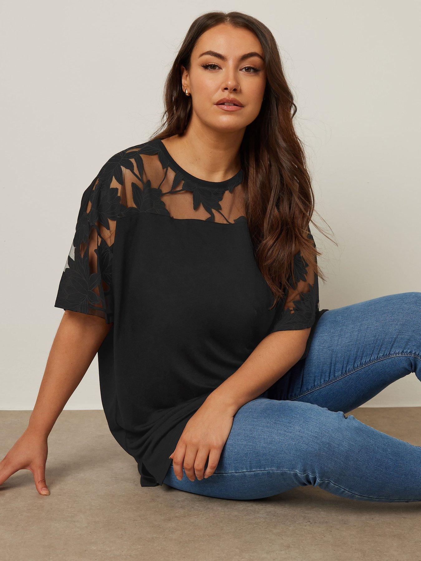 Image 4 of 4 of Yours Curve Boxy Floral Panel T-Shirt - Black
