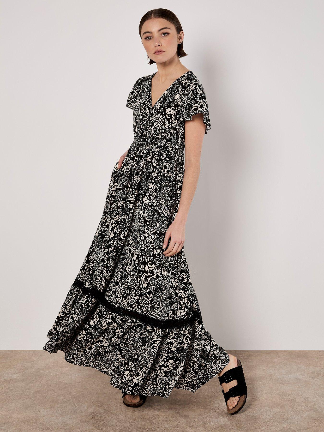 Image of Apricot Dreamcatcher Print Maxi Dress - Black