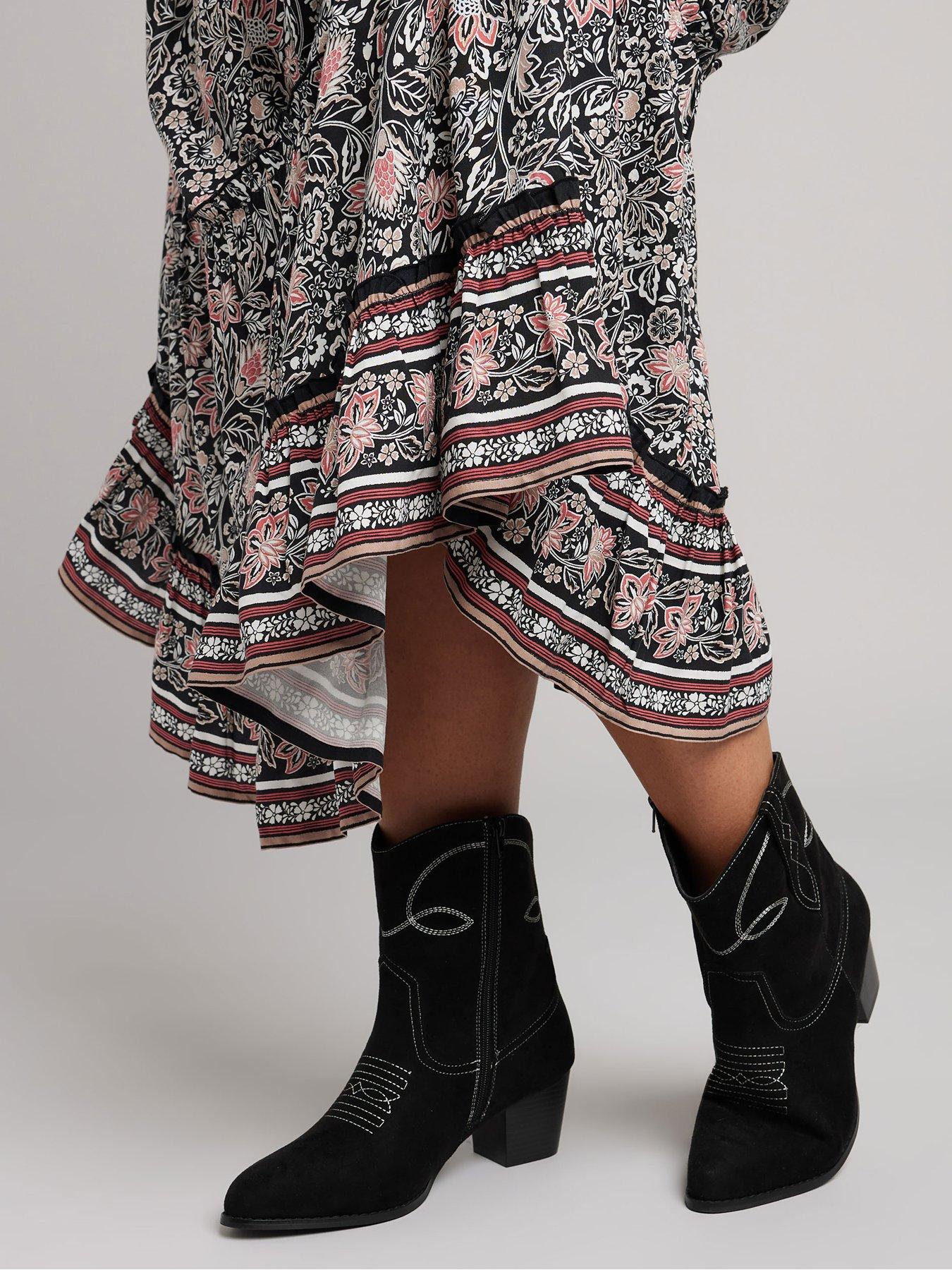 Image 4 of 4 of Yours Extra Wide Fit Stitch Western Boot - Black